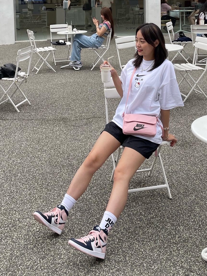 (W) Jordan 1 Retro High OG Atmosphere, (Kids) Nike Everyday Plus Socks Pink White (6 Pack/Korean Ver.) 착용 스타일 - 1