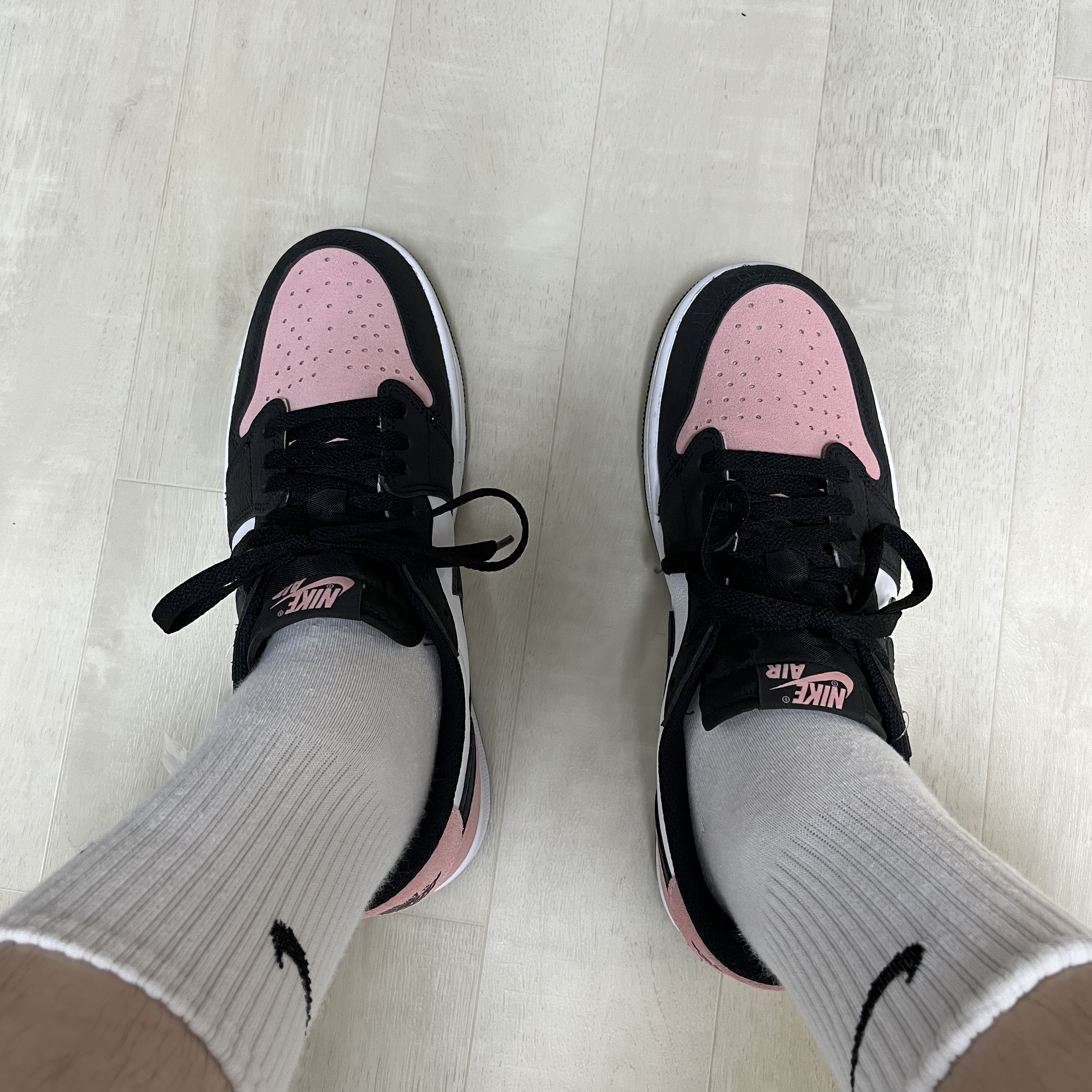 Jordan 1 Retro Low OG Bleached Coral 착용 스타일