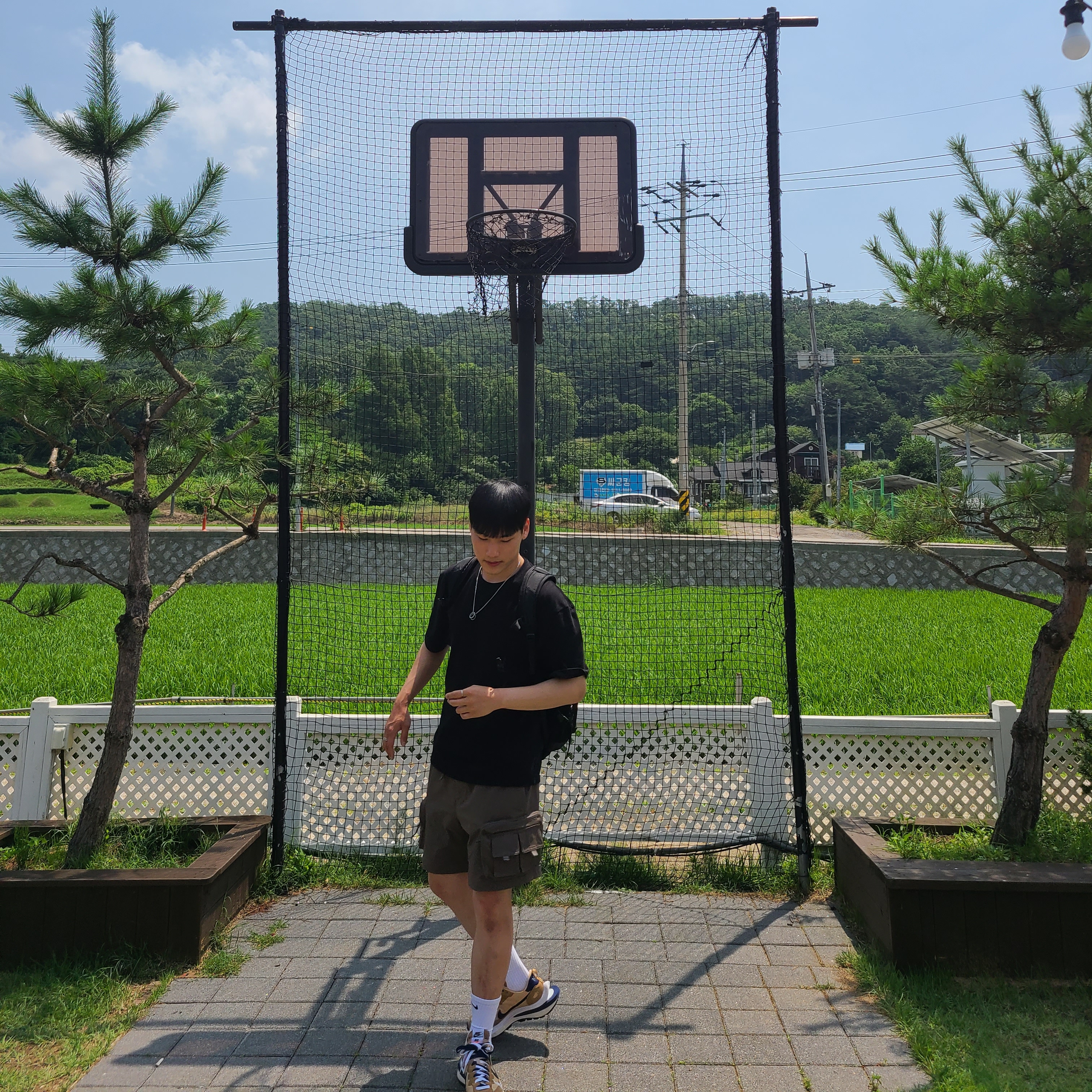 Nike x Sacai VaporWaffle Sesame and Blue Void, Nike ACG Cargo Shorts Ironstone - Asia 착용 스타일 - 1