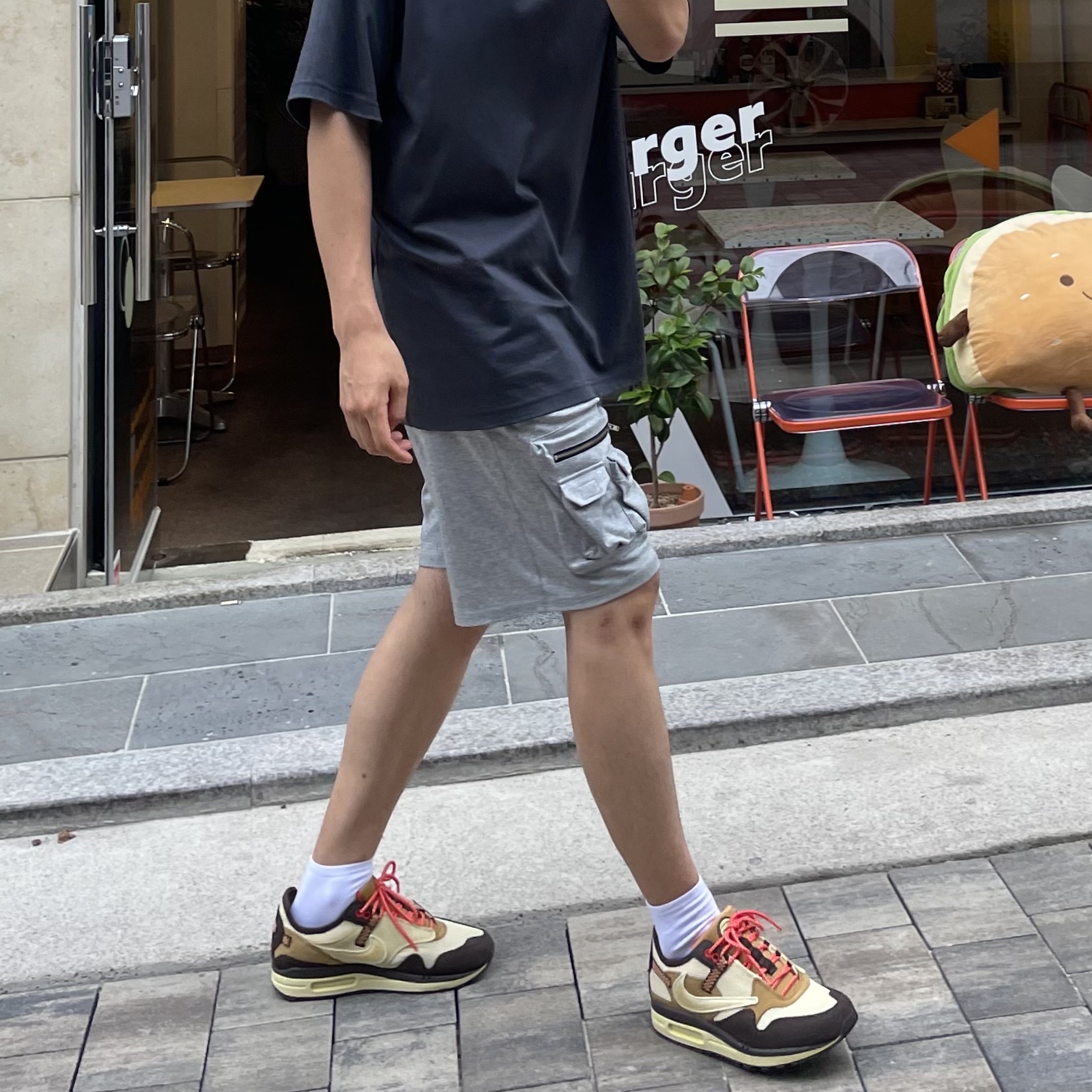 Nike x Travis Scott Air Max 1 Cact.us Brown 착용 스타일 - 2