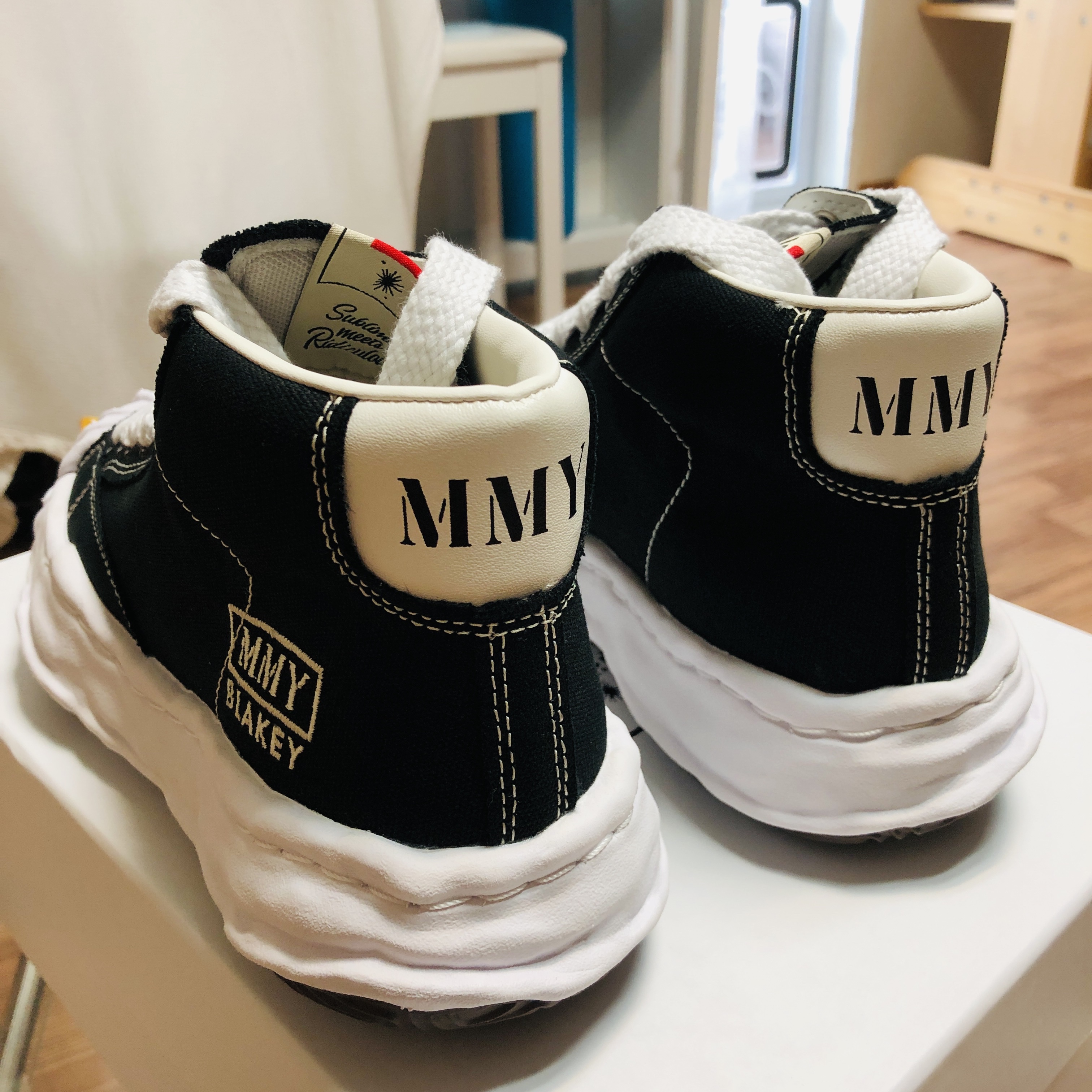 Maison Mihara Yasuhiro Blakey OG Sole Canvas High-top Sneakers Black 착용 스타일 - 2
