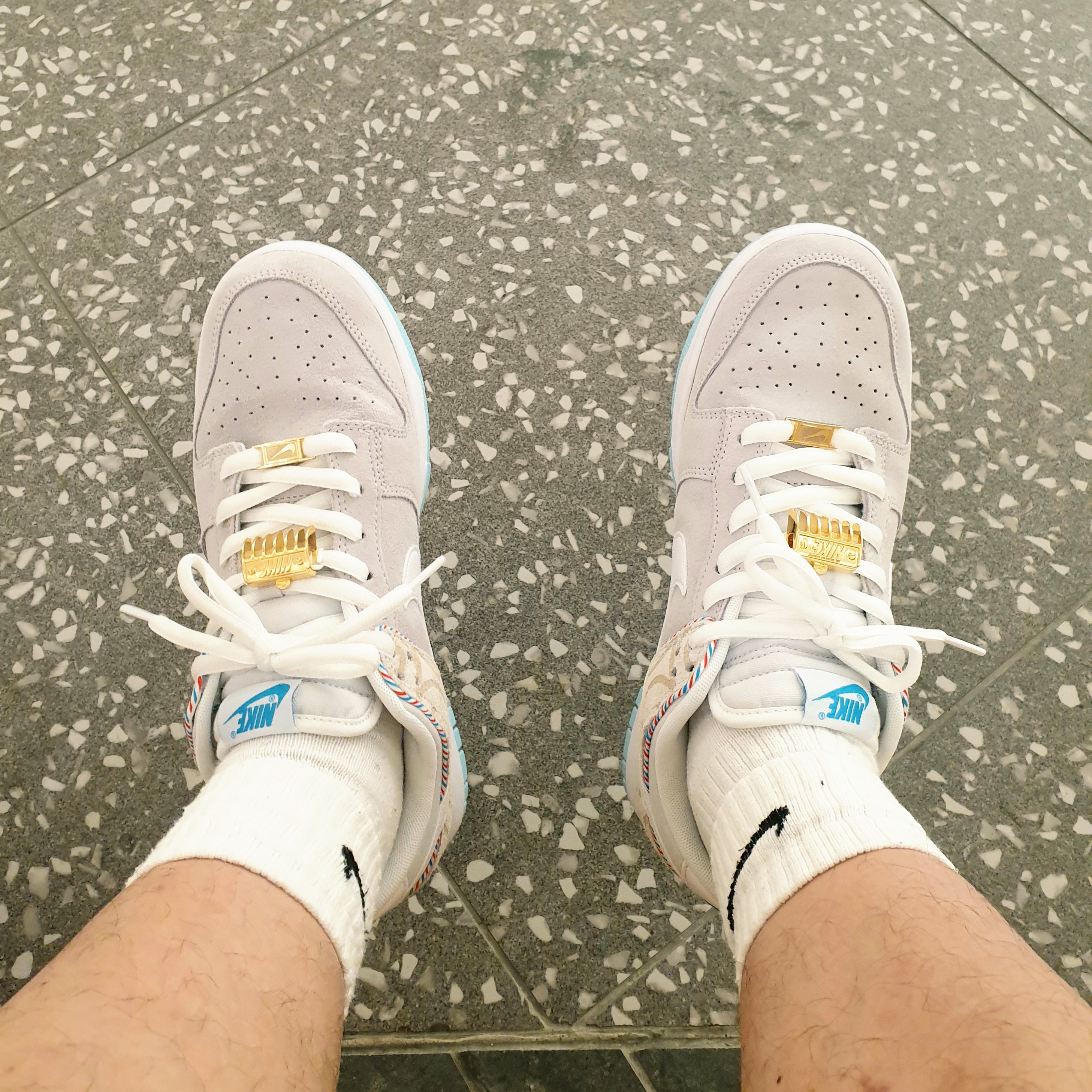 Nike Dunk Low Retro SE Barber Shop Grey 착용 스타일