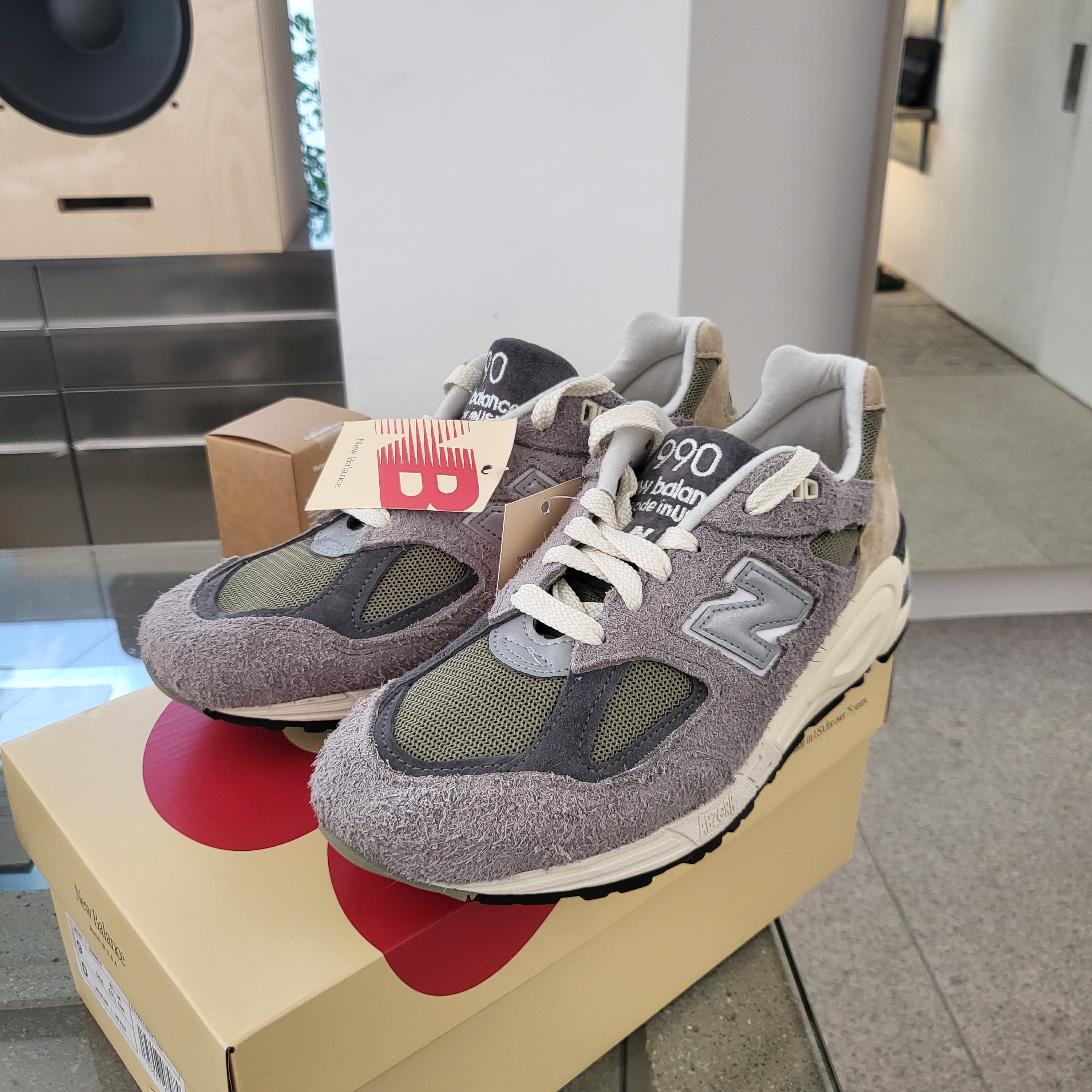 New Balance 990v2 Made in USA Marblehead Incense 착용 스타일