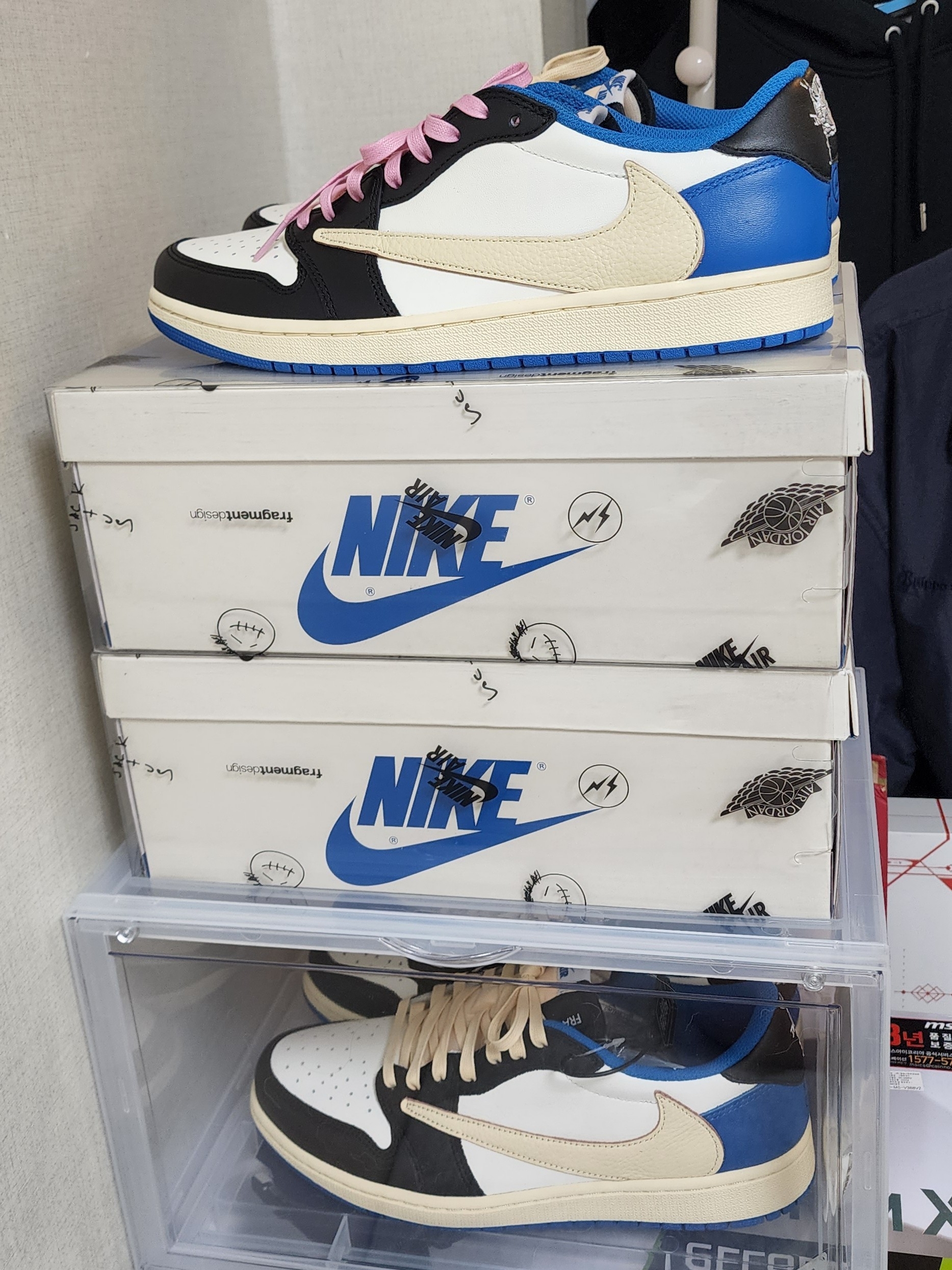 Jordan 1 x Travis Scott x Fragment Retro Low OG SP Military Blue 착용 스타일 - 3