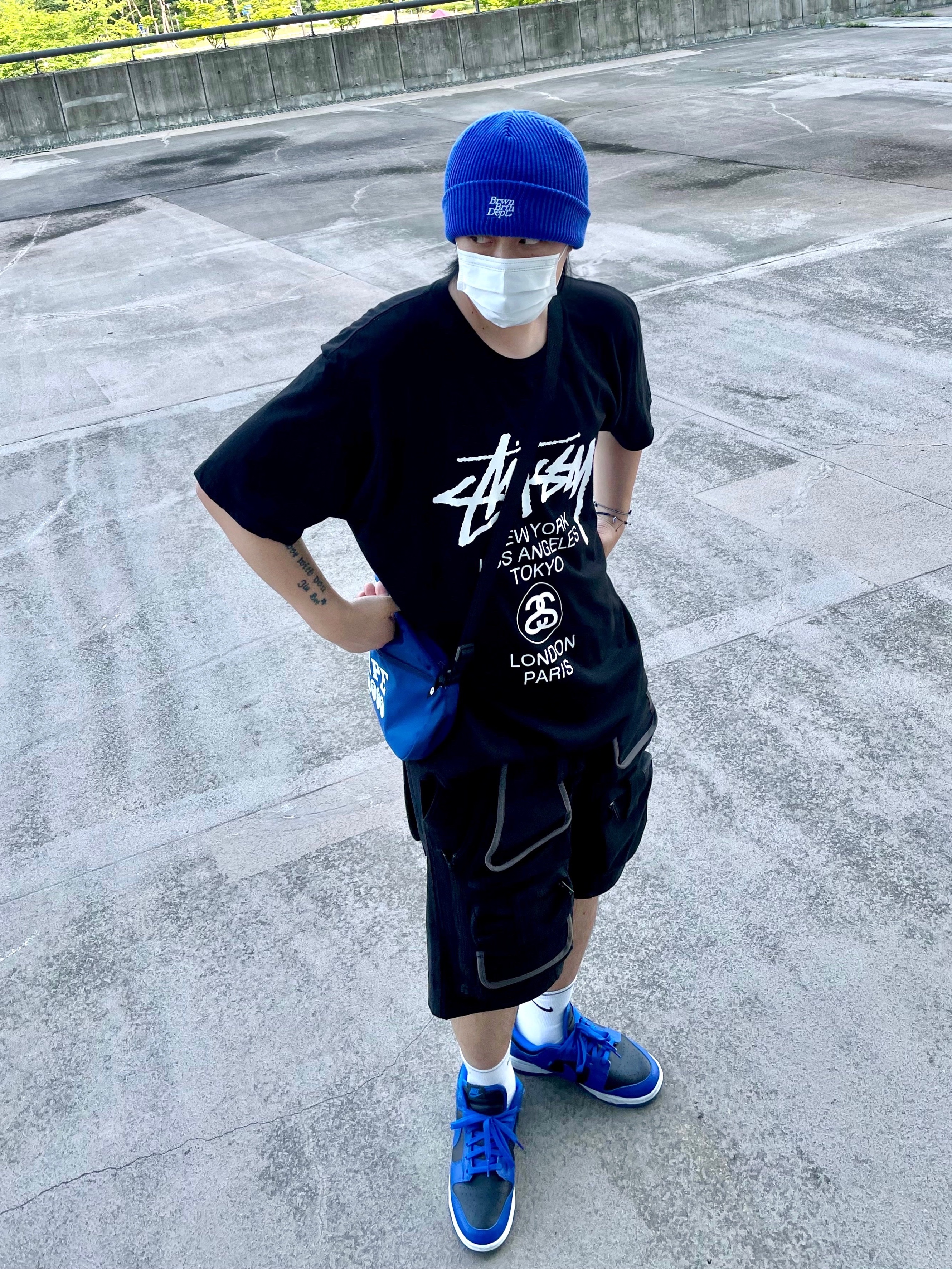 Stussy World Tour T-Shirt Black, Nike Dunk Low Retro Hyper Cobalt 착용 스타일