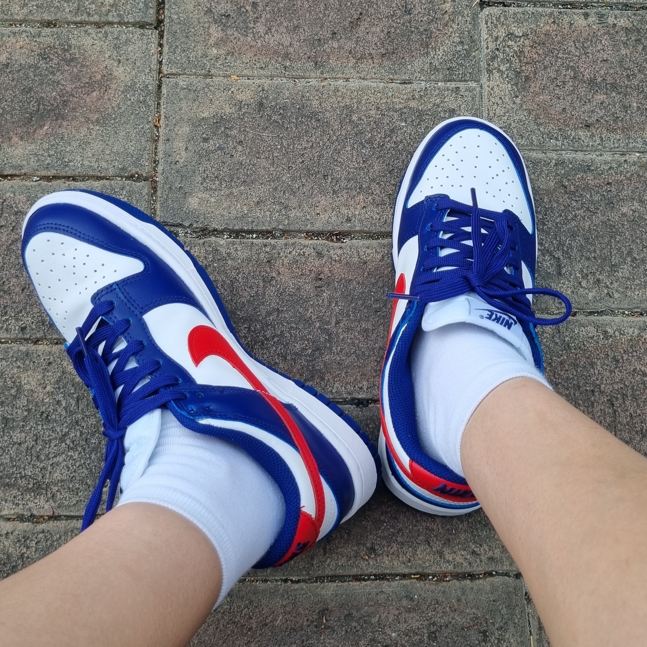 (W) Nike Dunk Low White and University Red 착용 스타일