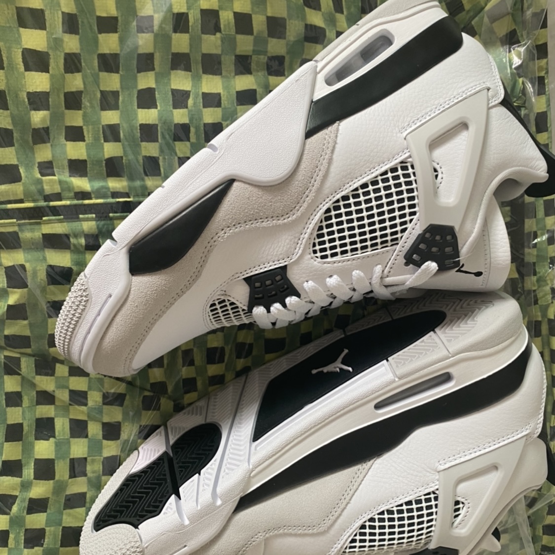 Jordan 4 Retro White and Black 착용 스타일 - 4