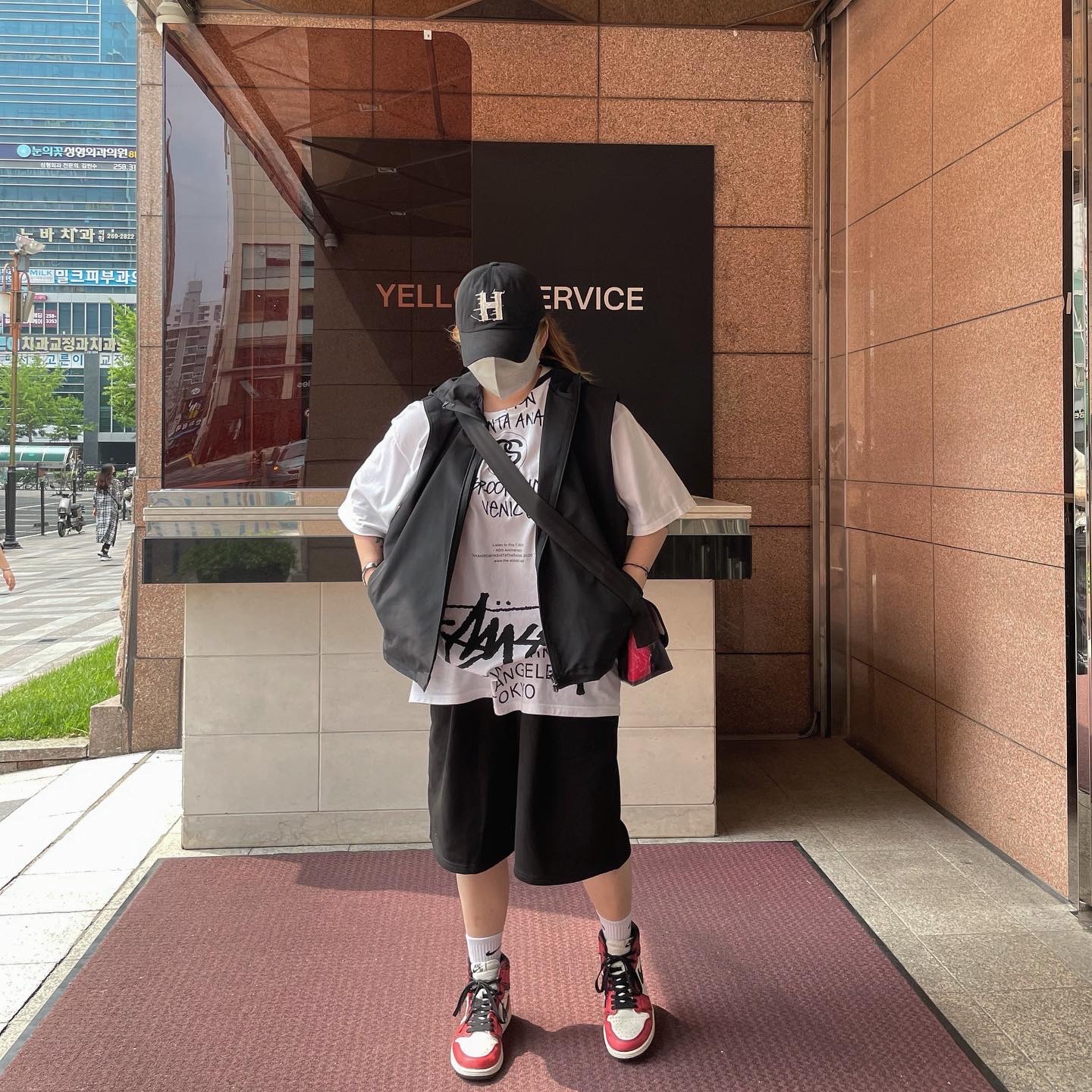 Stussy x Takahiromiyashita The Soloist 40 WT T-Shirt, Jordan 1 Retro High OG Defiant SB LA to Chicago 착용 스타일 - 1