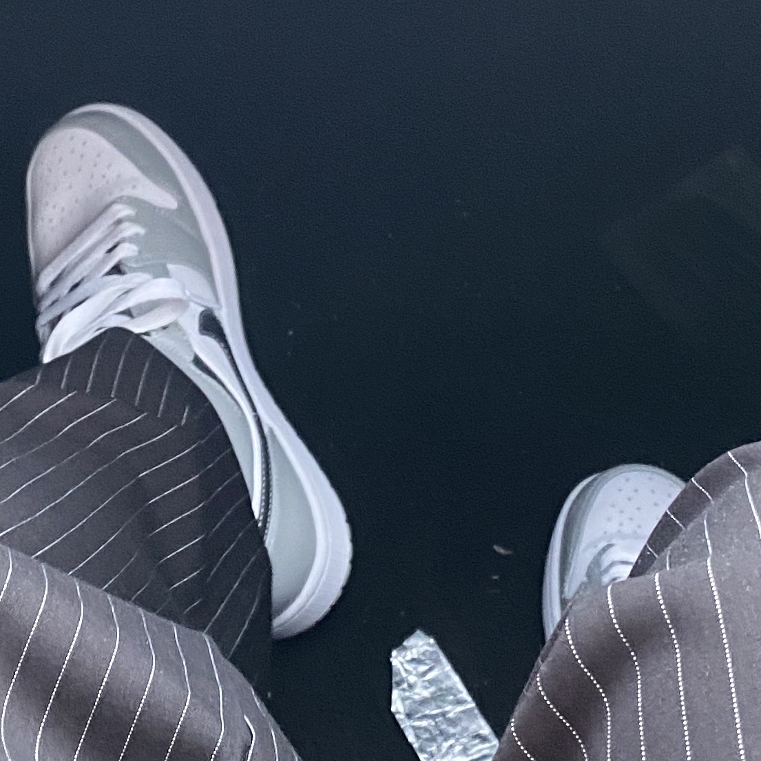 Jordan 1 Mid Light Smoke Grey Anthracite 착용 스타일 - 2