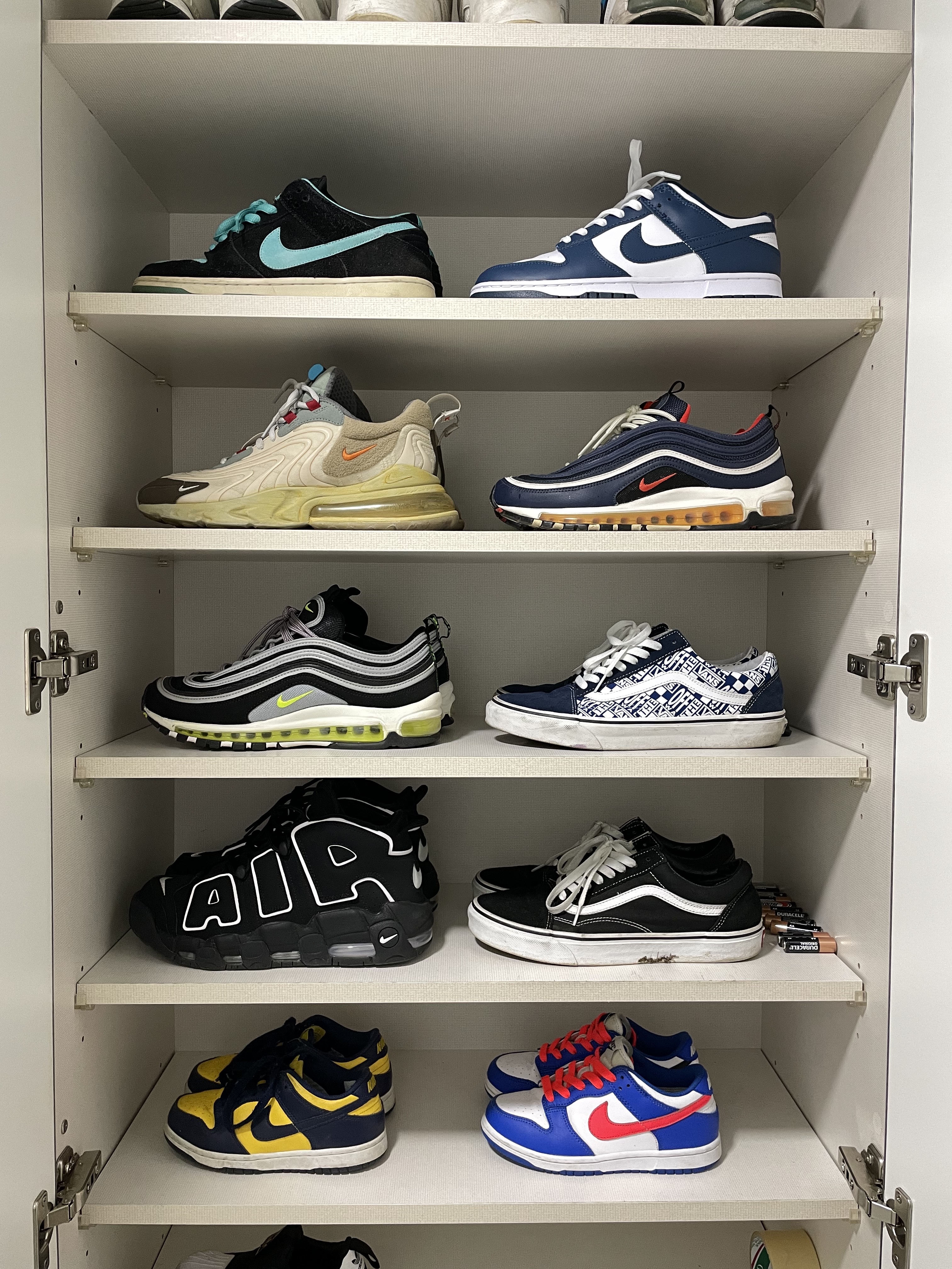 Nike Dunk Low Retro Valerian Blue, Nike x Travis Scott Air Max 270 React Cactus Trails 착용 스타일