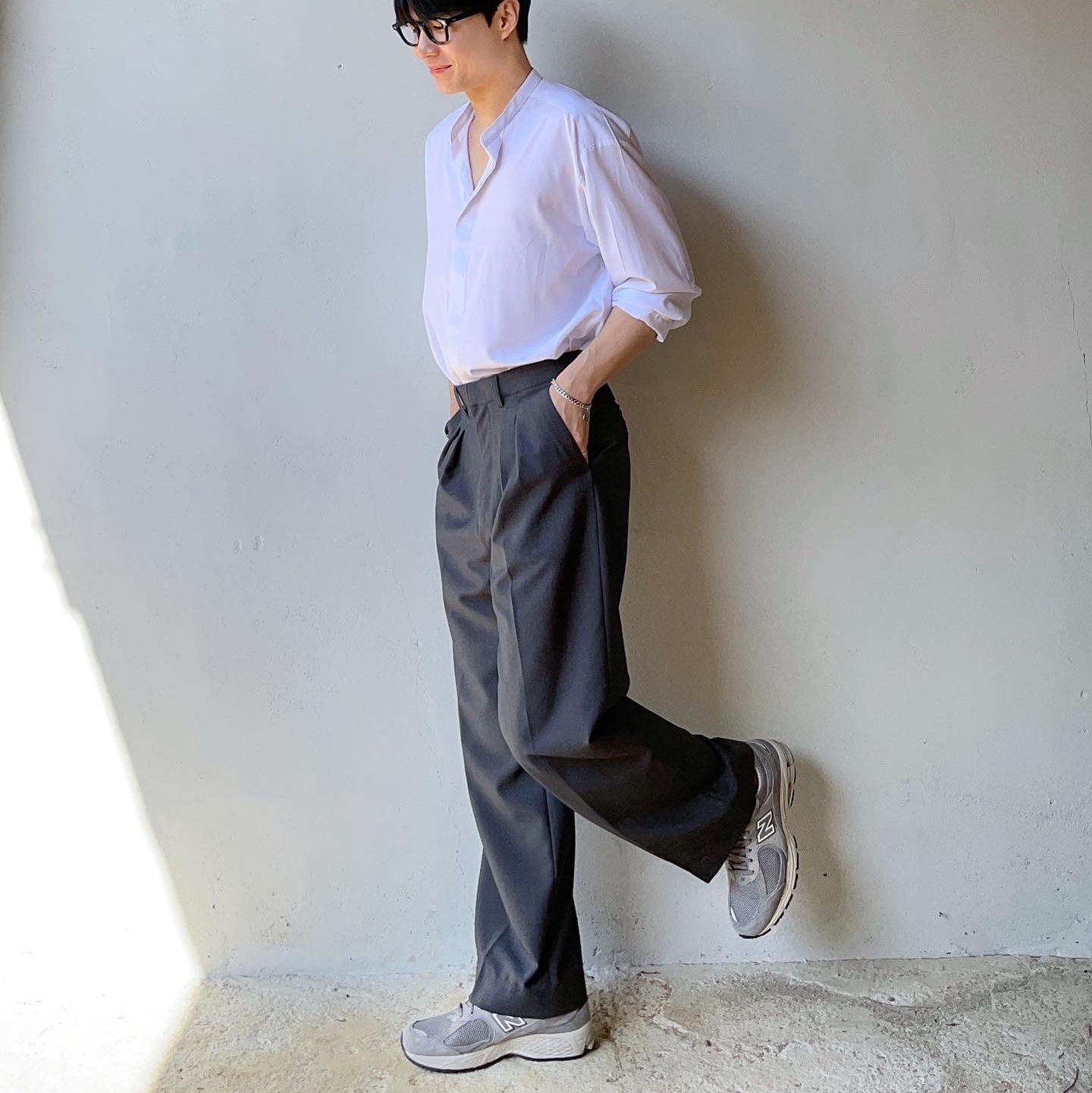 New Balance 2002R Grey 착용 스타일