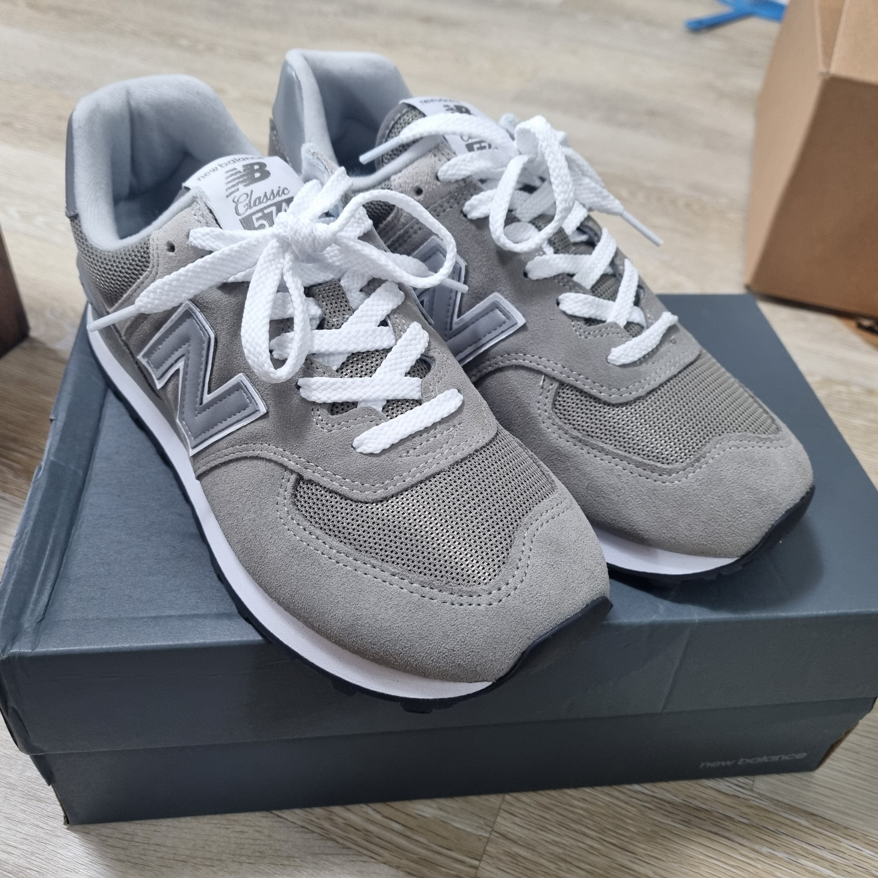 New Balance 574 Grey - D Standard 착용 스타일 - 2