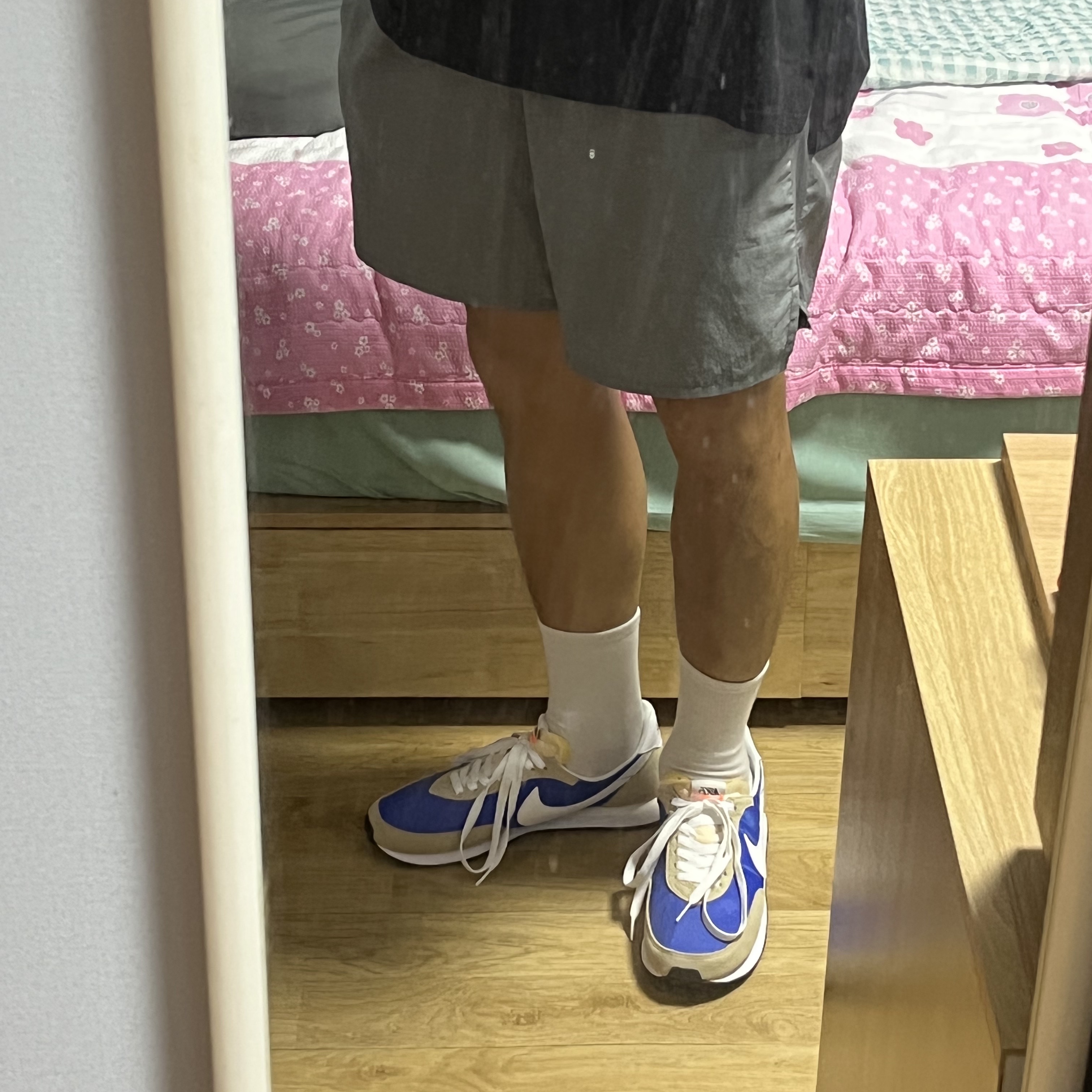 Nike Waffle Trainer 2 Hyper Royal Rattan 착용 스타일 - 2