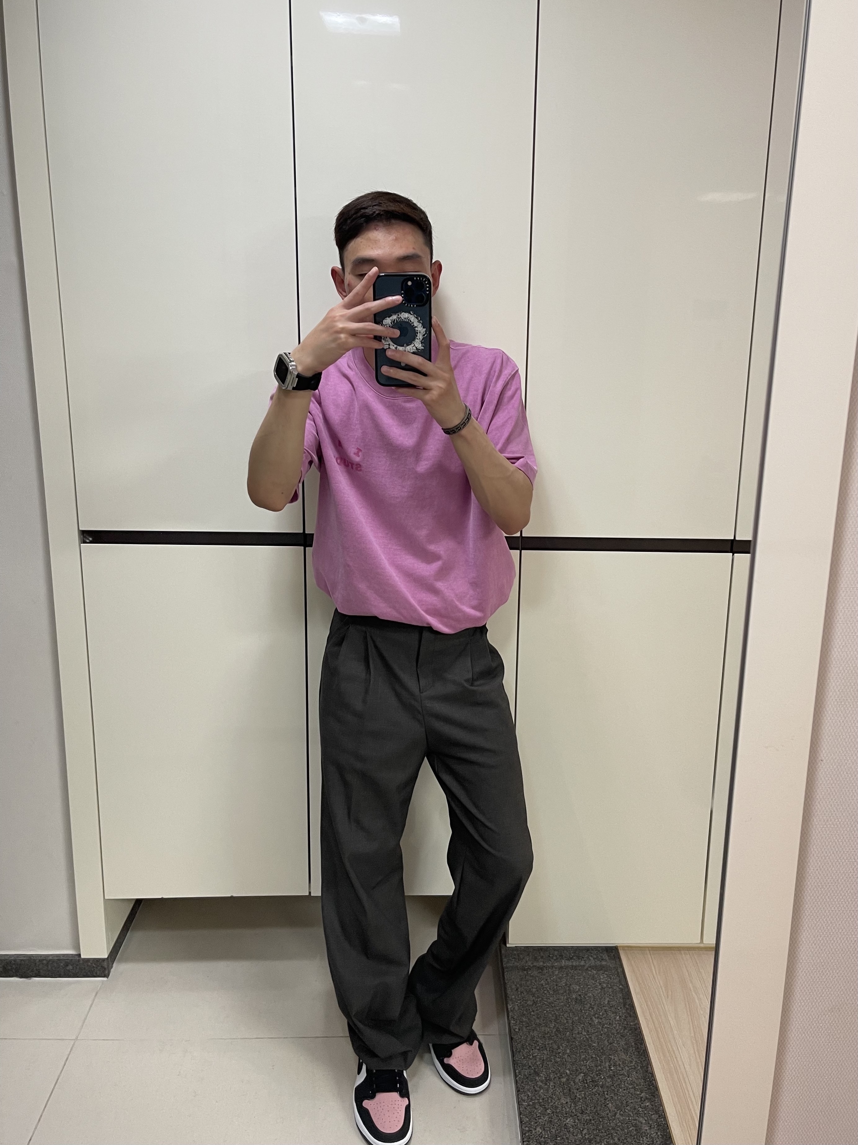 IAB Studio Pigment T-Shirt Magenta, Jordan 1 Retro Low OG Bleached Coral 착용 스타일 - 1