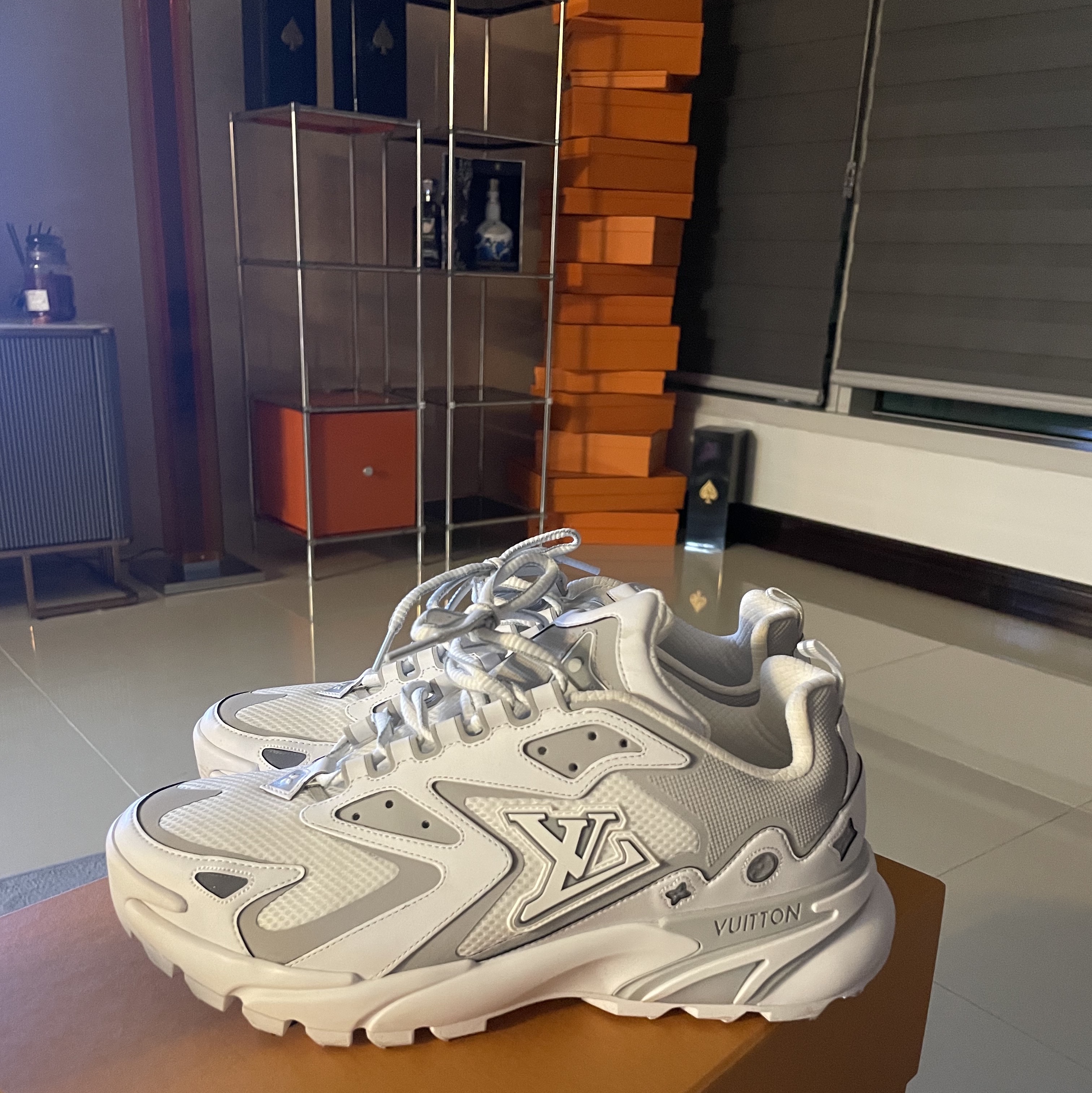 Louis Vuitton Runner Tatic Sneakers White 착용 스타일
