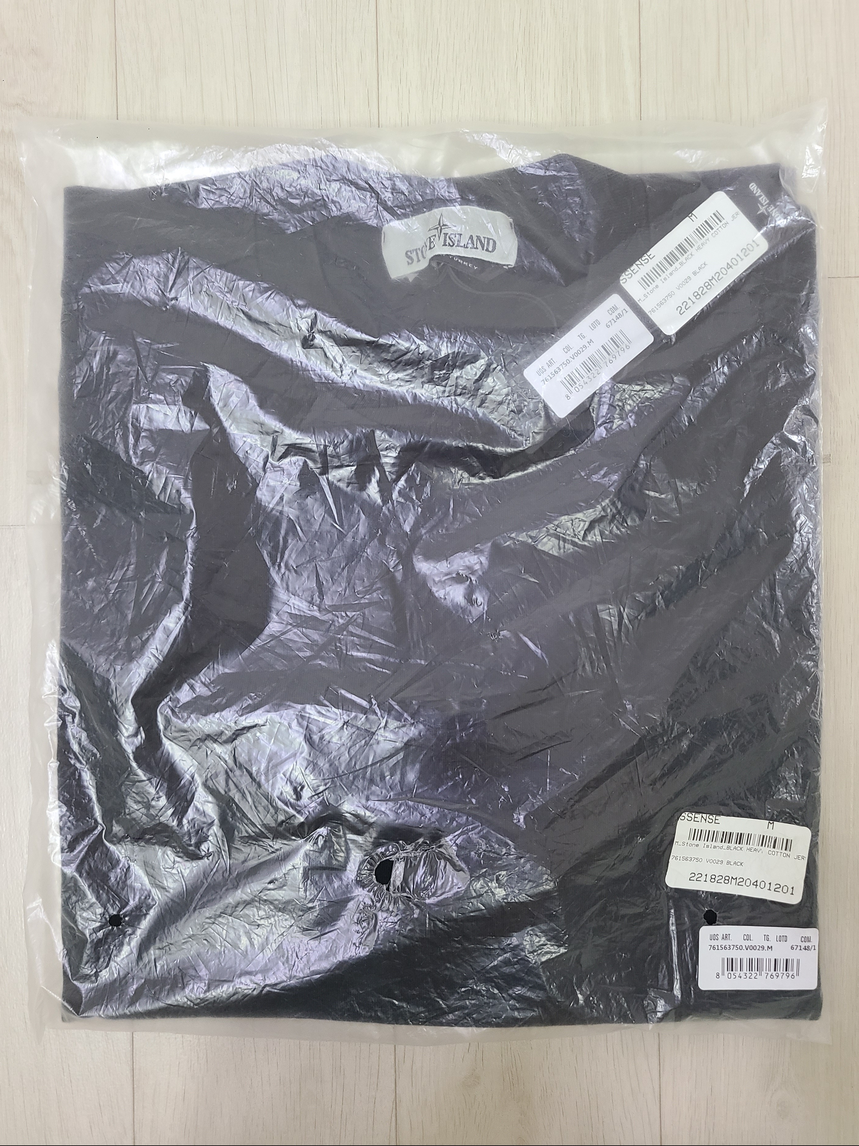 Stone Island 63750 Garment Dyed Heavy Cotton Long Sleeve T-Shirt Black - 22SS, Stone Island L1721 Nylon Metal Garment Dyed Bermuda Shorts Black - 22SS 착용 스타일 - 4