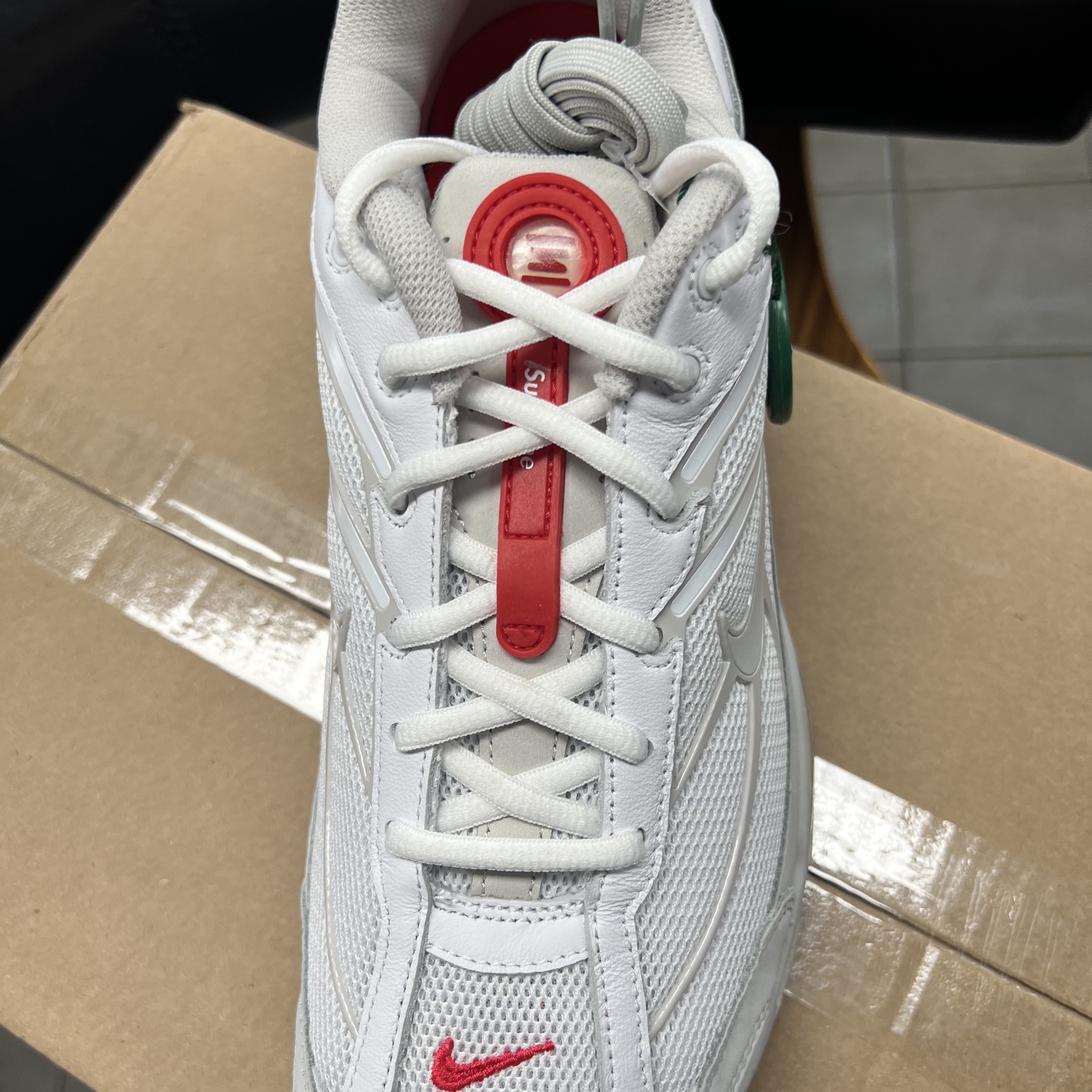 Nike x Supreme Shox Ride 2 SP White 착용 스타일 - 2