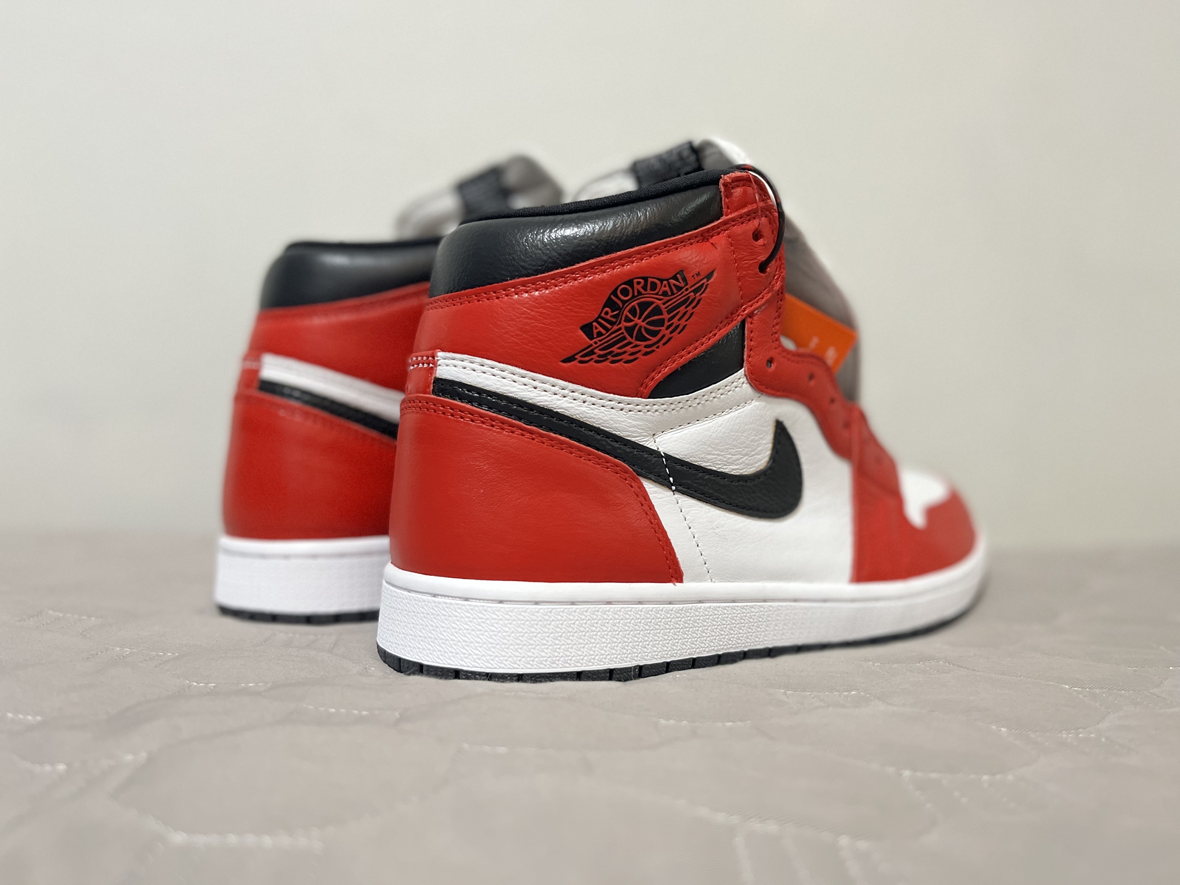 Jordan 1 Retro High OG Light Fusion Red 착용 스타일 - 1