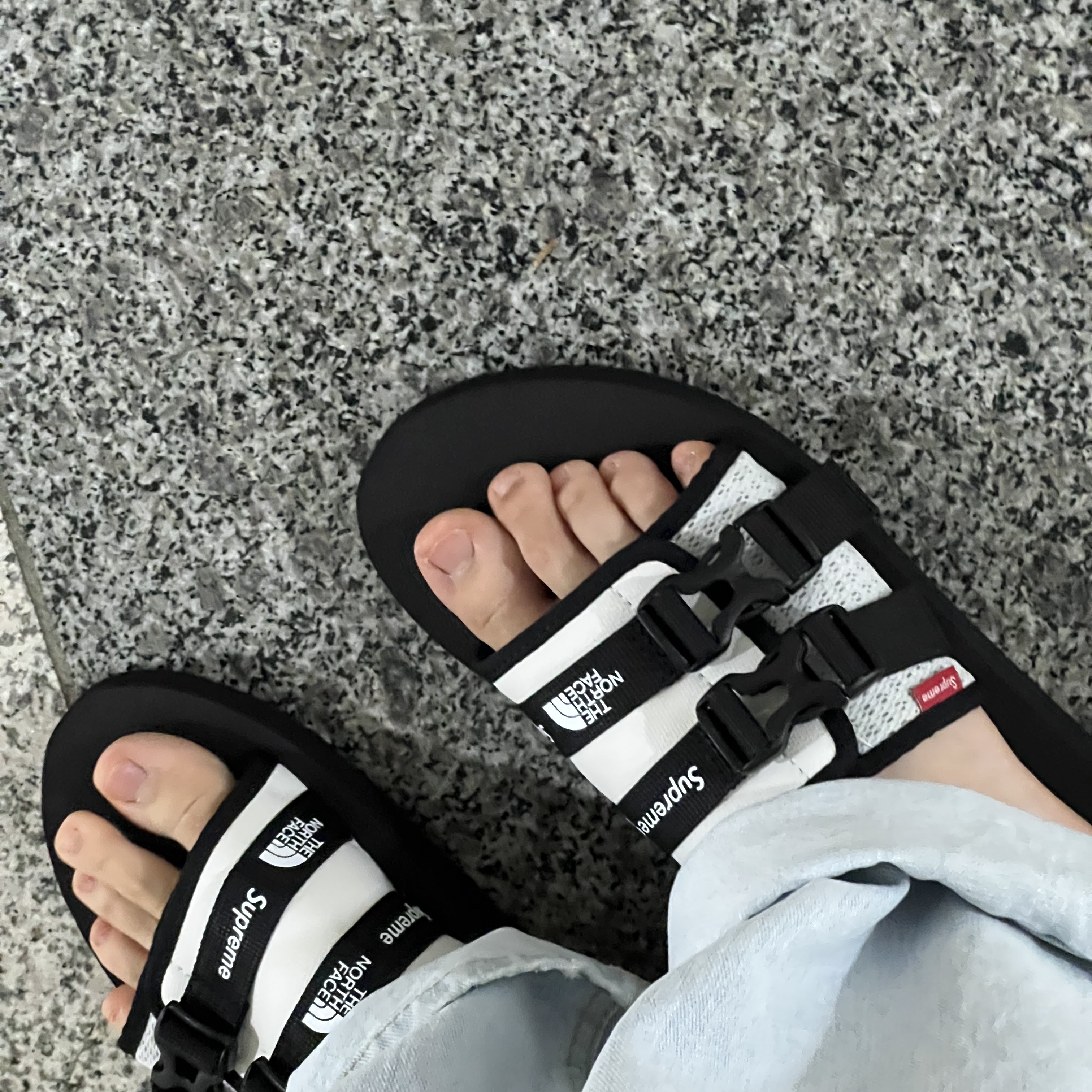 Supreme x The North Face Trekking Sandal Stone - 22SS, Supreme x The North Face Trekking Sandal Dark Green - 22SS 착용 스타일 - 2
