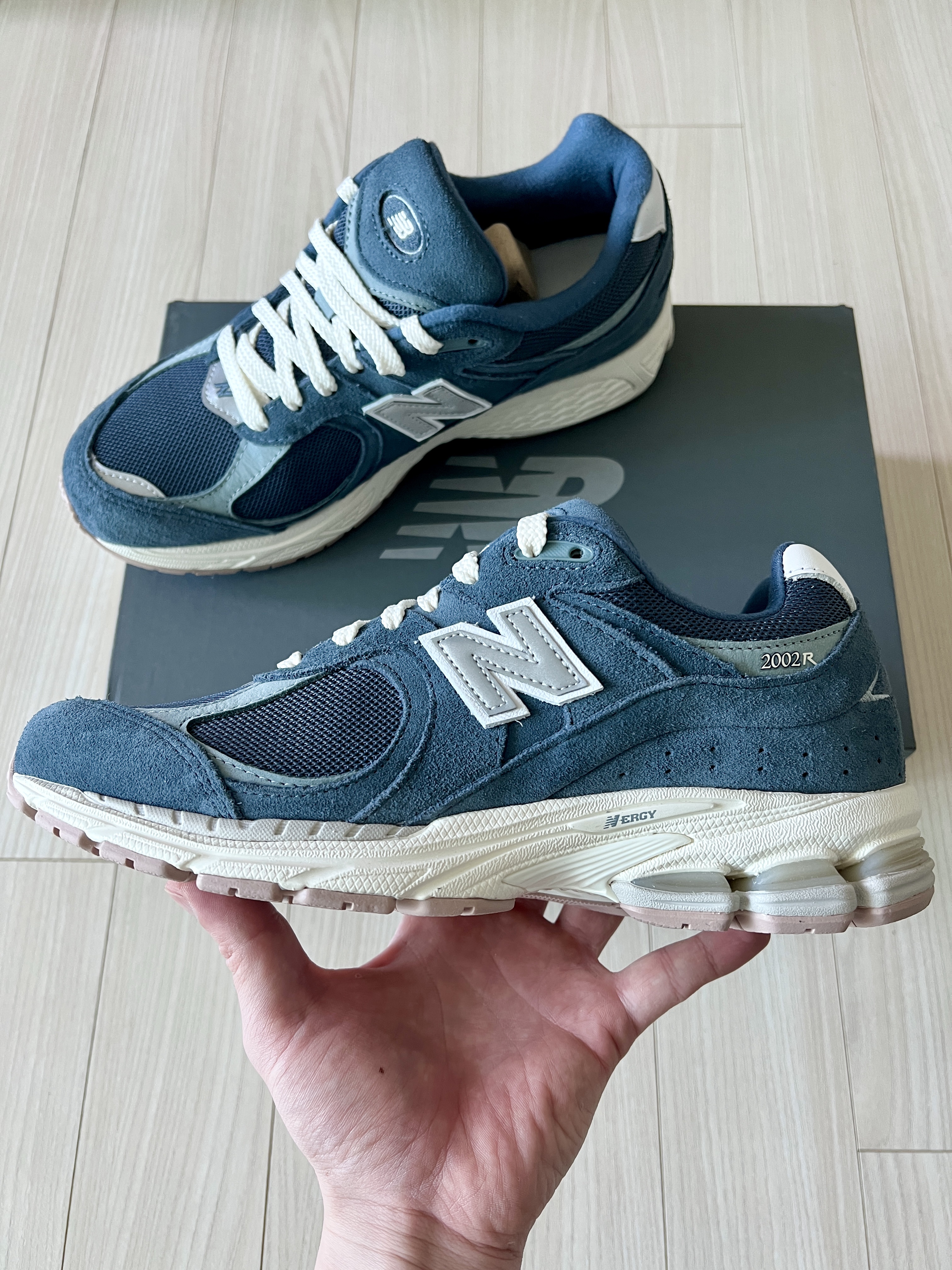 New Balance 2002R Deep Ocean Grey Slate 착용 스타일