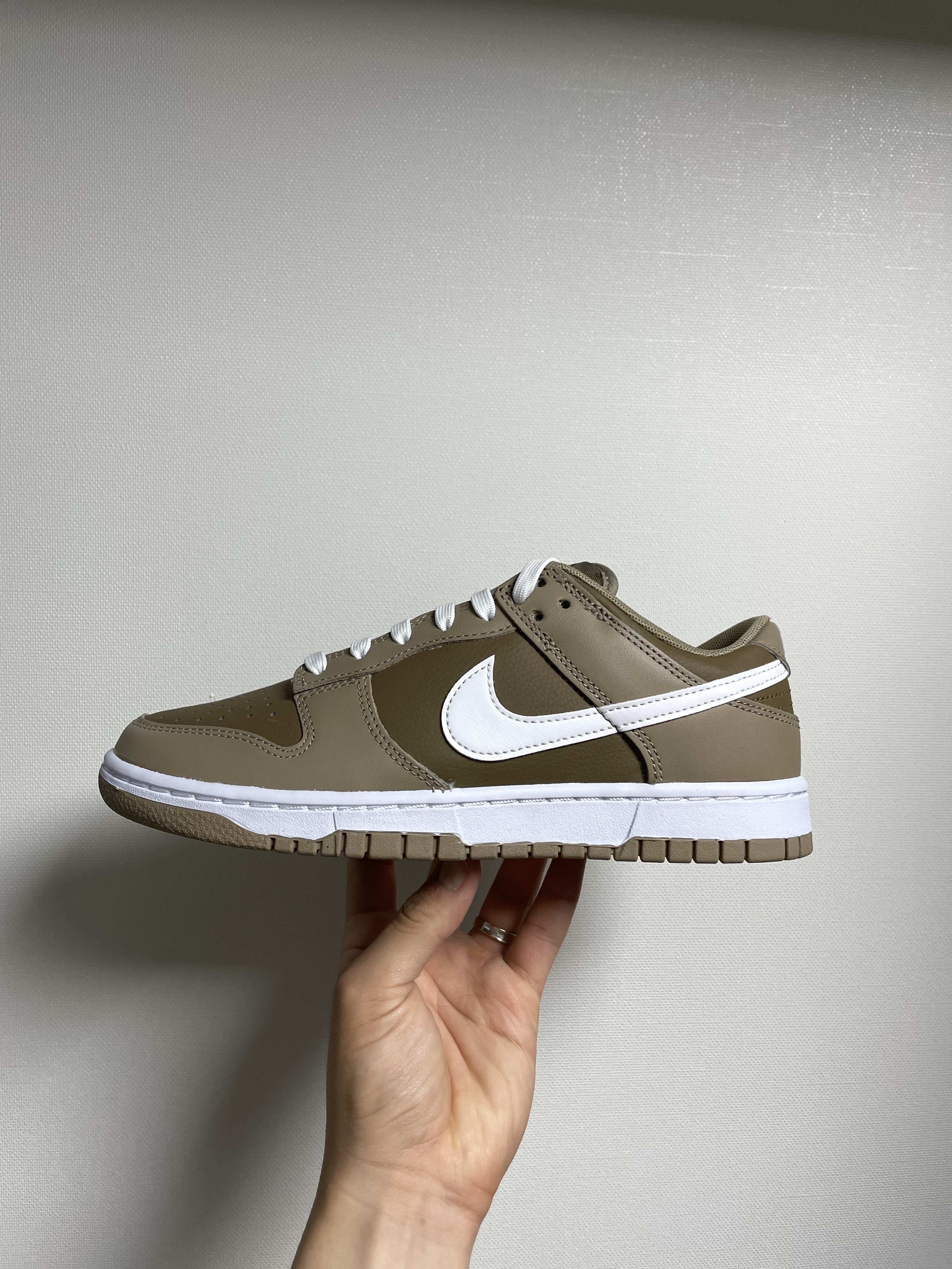 Nike Dunk Low Retro Khaki Hazel Rush 착용 스타일 - 1