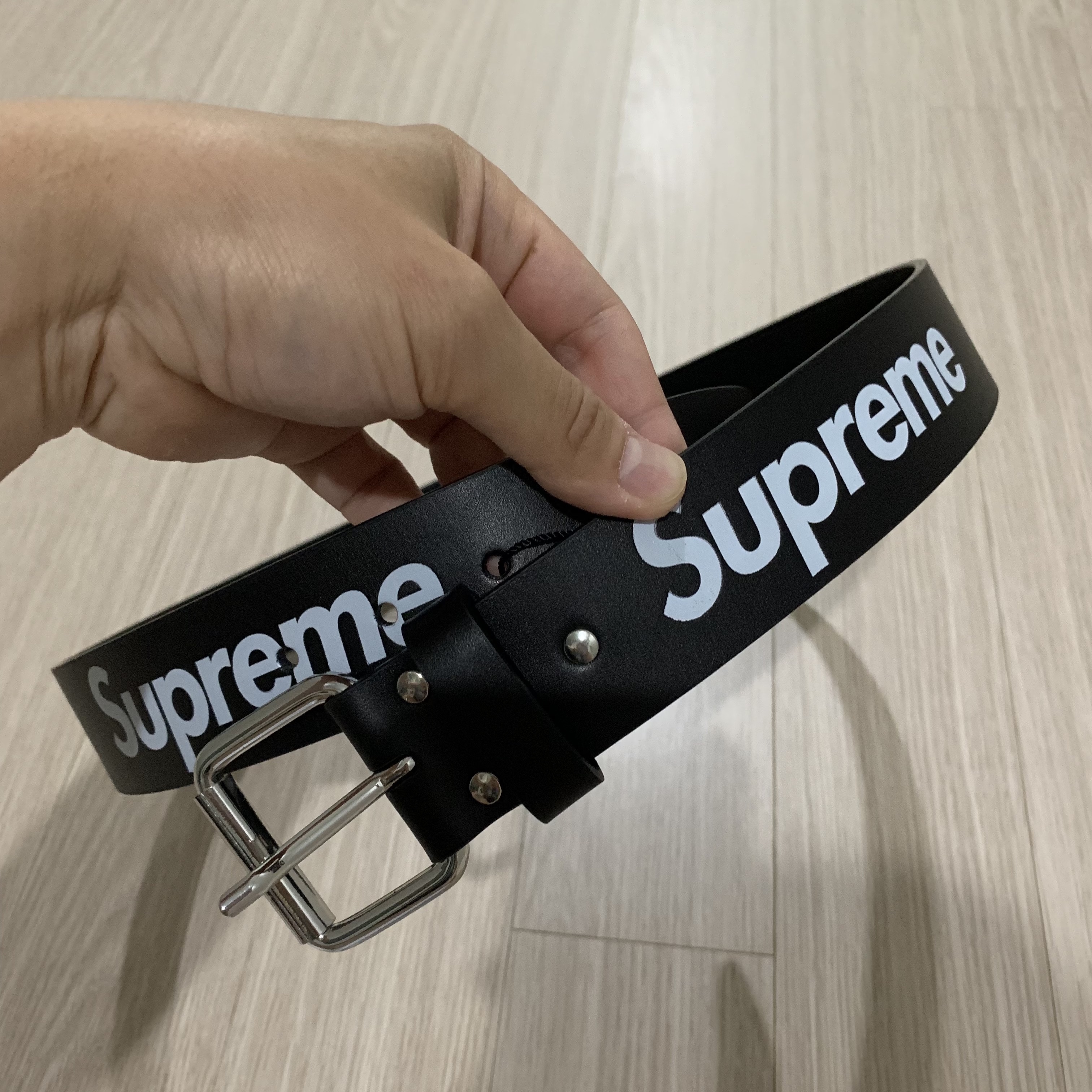 Supreme Repeat Leather Belt Black - 22SS 착용 스타일 - 1