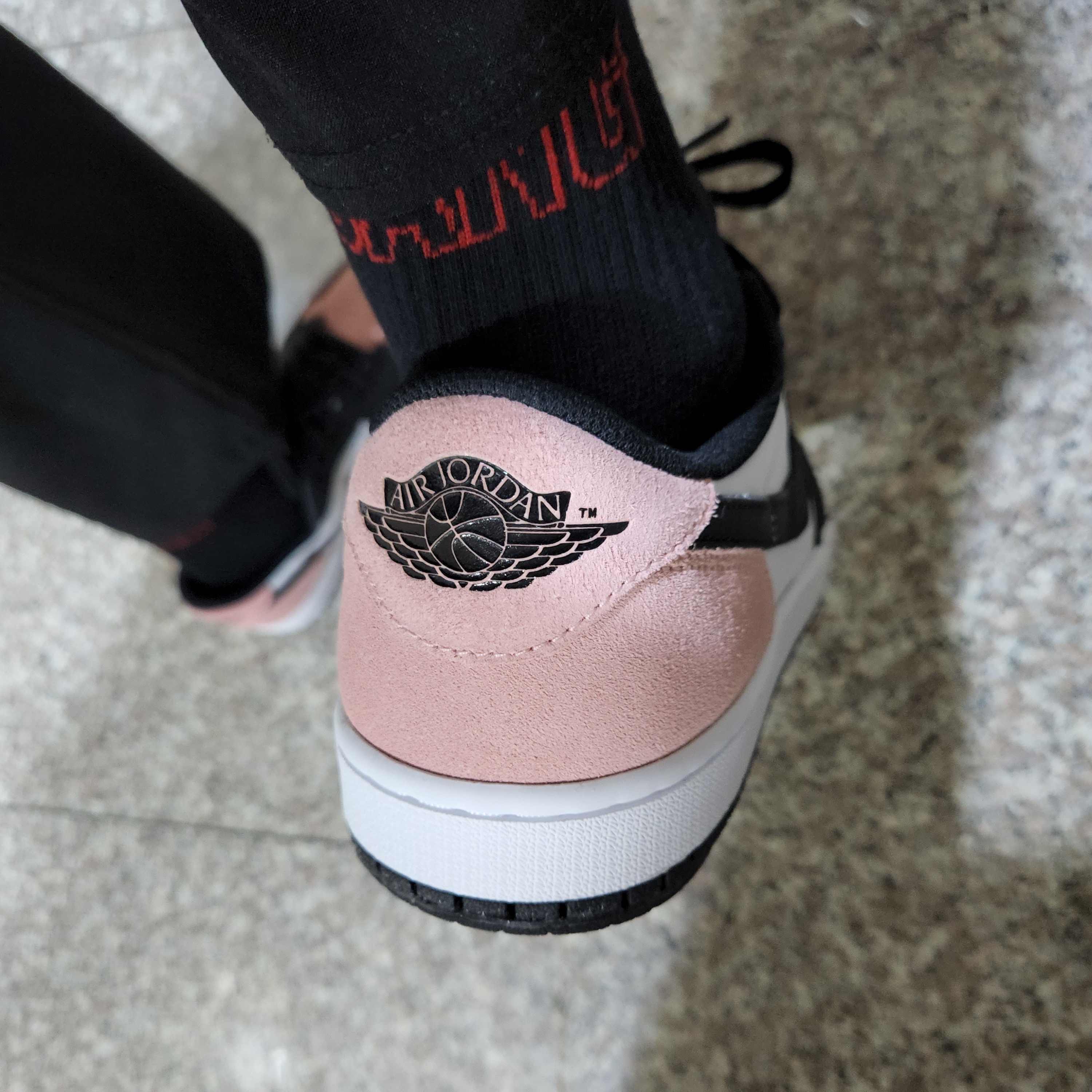 Jordan 1 Retro Low OG Bleached Coral 착용 스타일 - 5