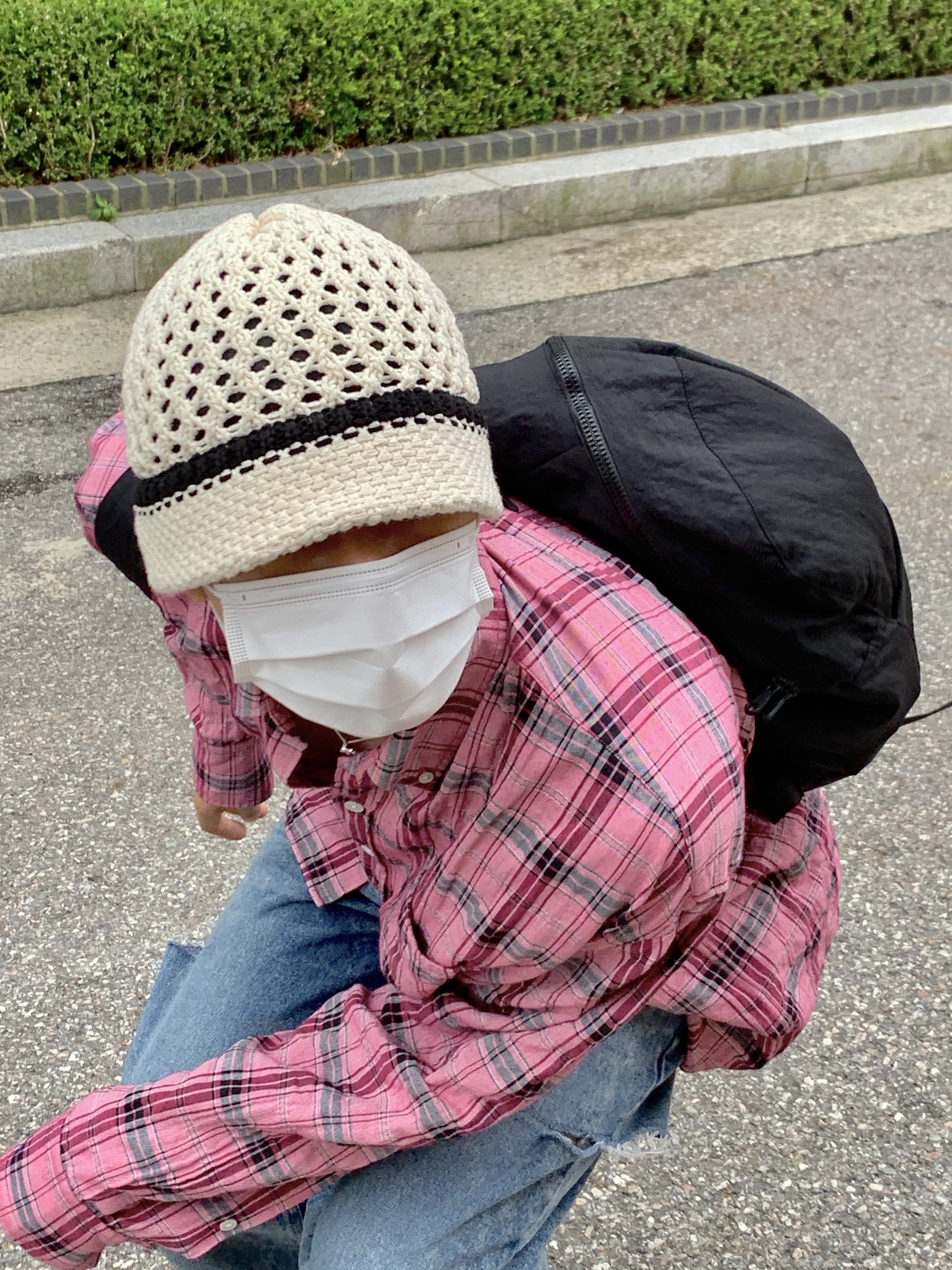 Our Legacy Borrowed BD Shirt Cerise Memory Check, Our Legacy Slim Backpack Black Dense Liquid Nylon 착용 스타일 - 3