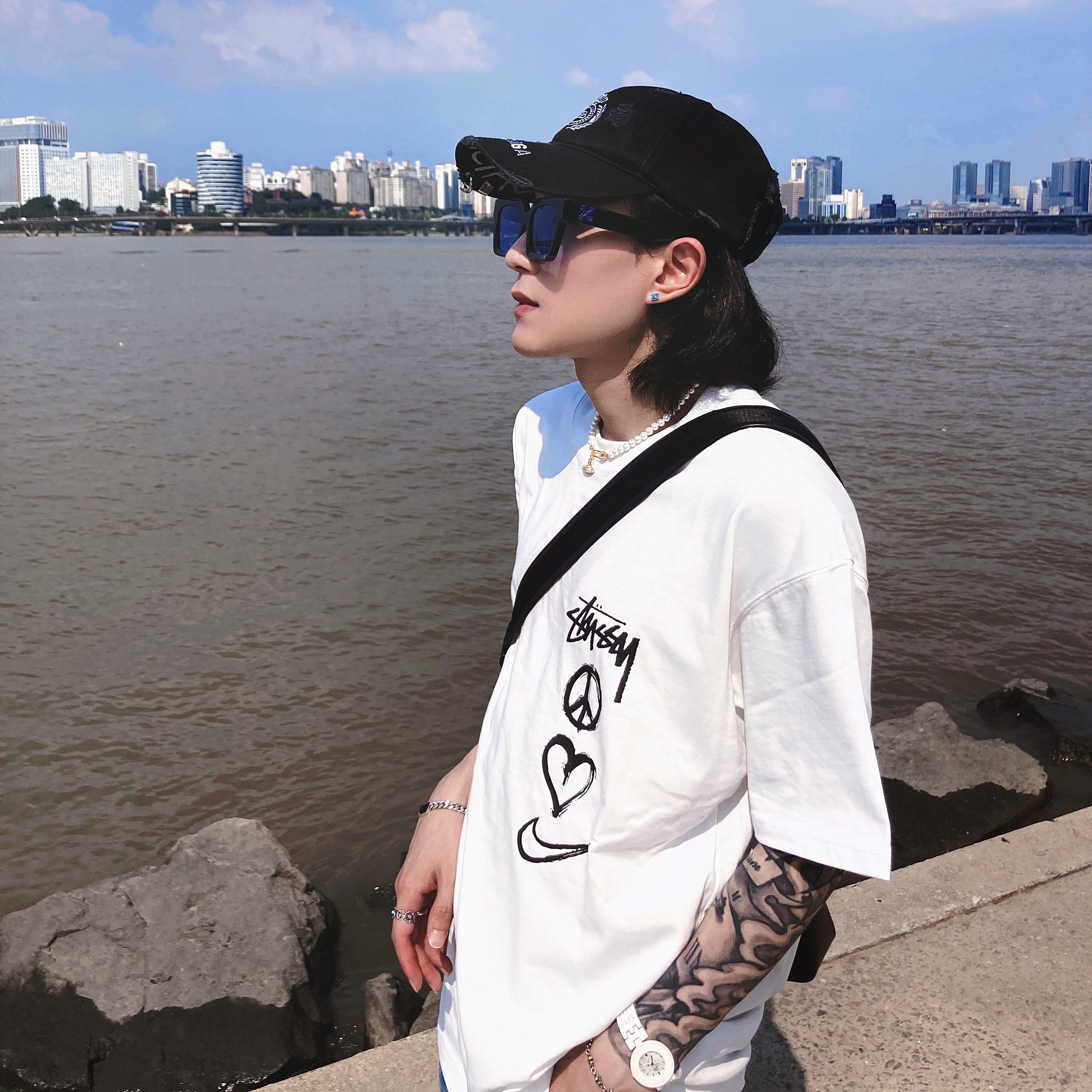Nike x Stussy NRG RA T-Shirt Summit White (DM4942-121), Wooyoungmi Square Mini Bag Black 착용 스타일 - 2
