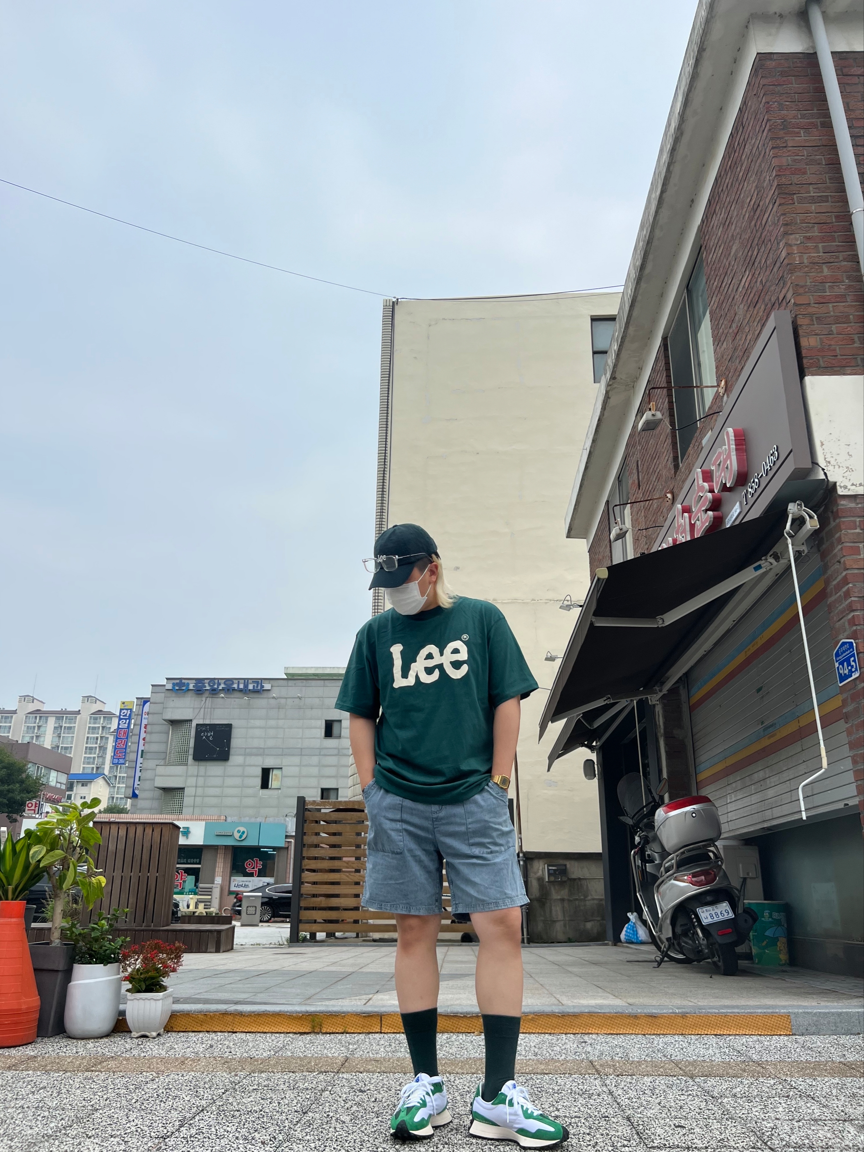 New Balance 327 Varsity Green 착용 스타일 - 2
