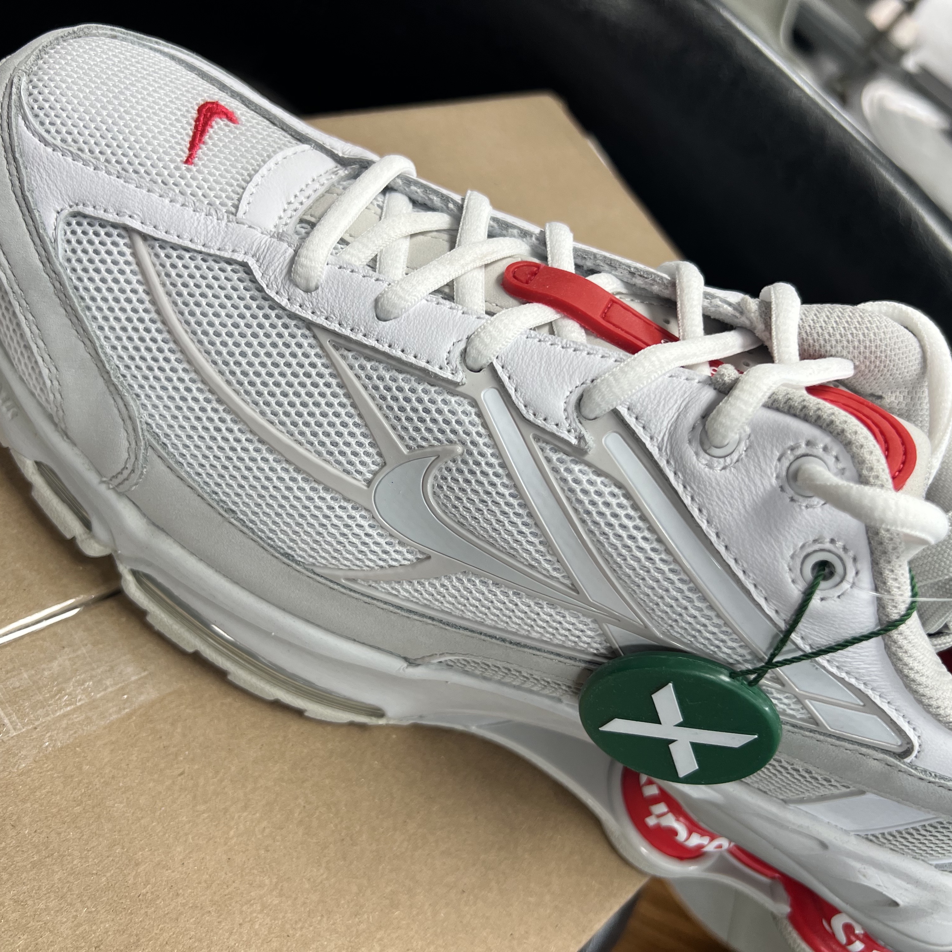 Nike x Supreme Shox Ride 2 SP White 착용 스타일 - 3