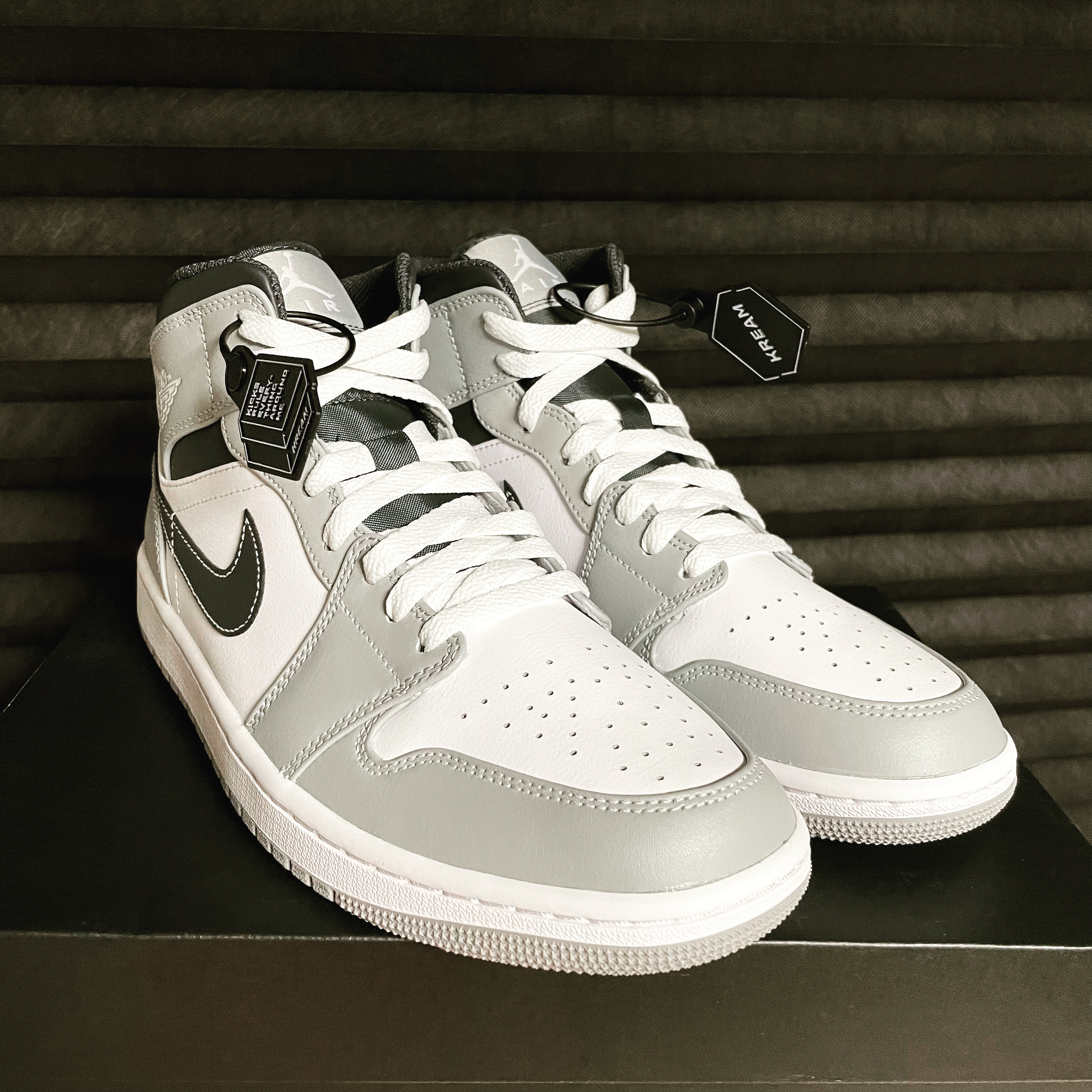 Jordan 1 Mid Light Smoke Grey Anthracite 착용 스타일