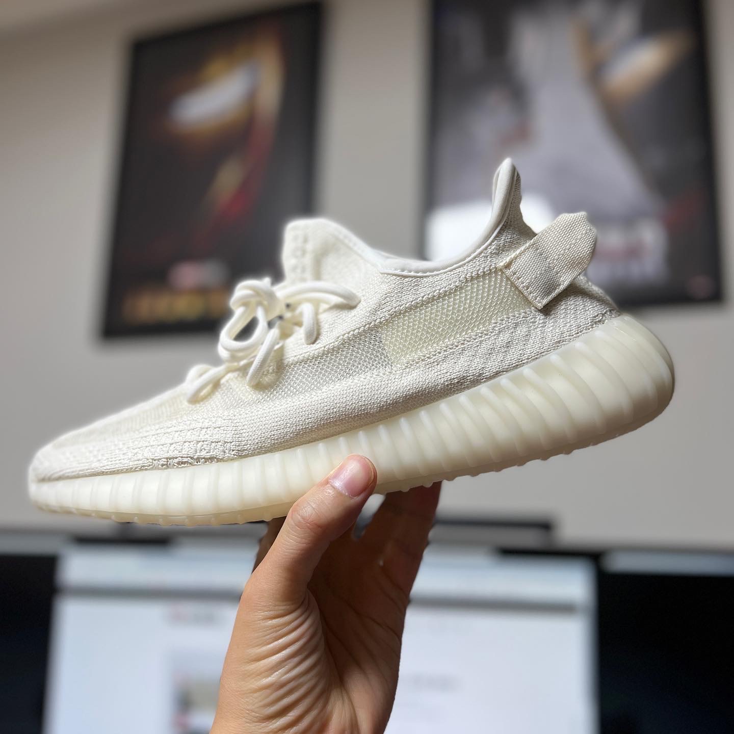 Adidas Yeezy Boost 350 V2 Bone 착용 스타일 - 2