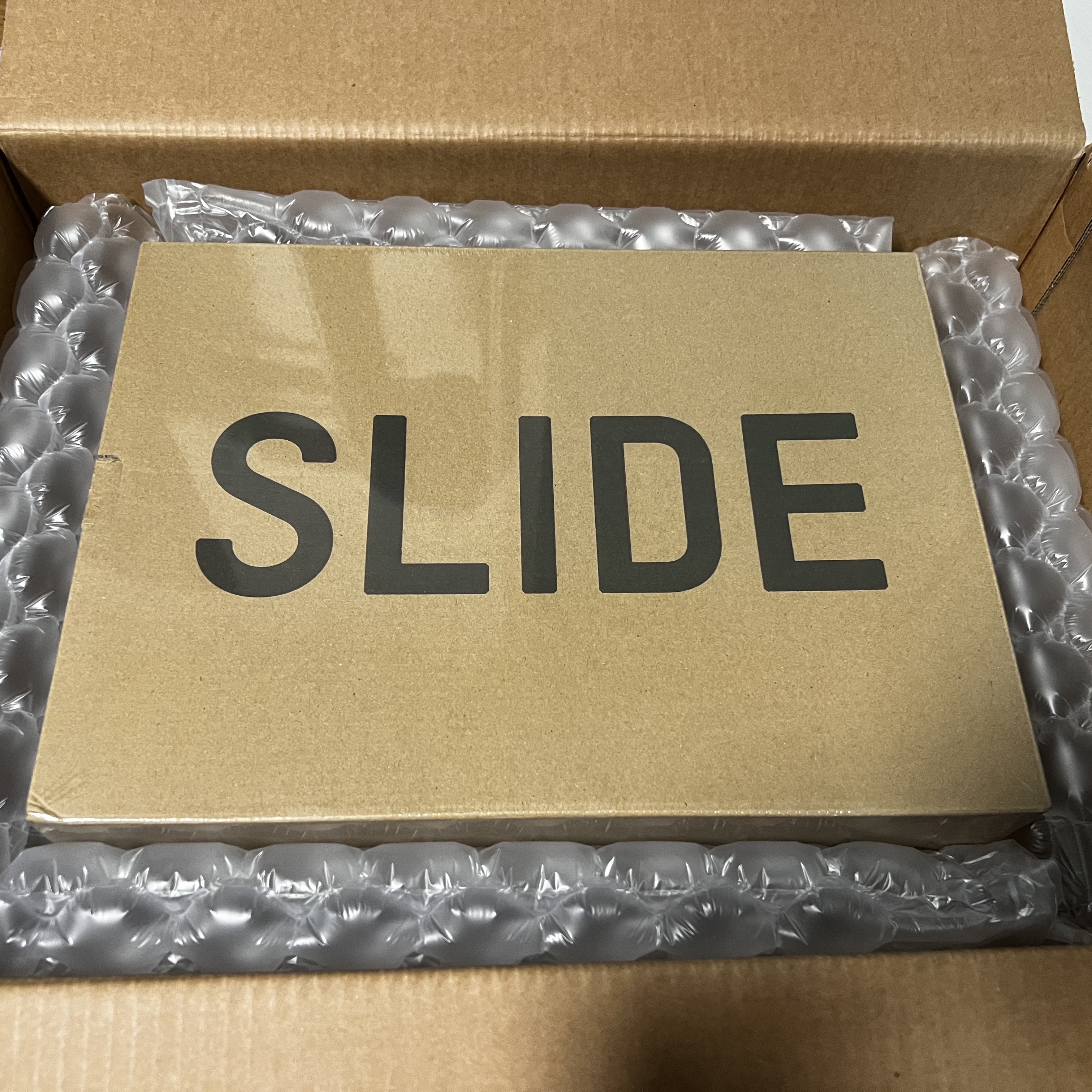 Adidas Yeezy Slide Pure - Re-Release Ver. 착용 스타일 - 2