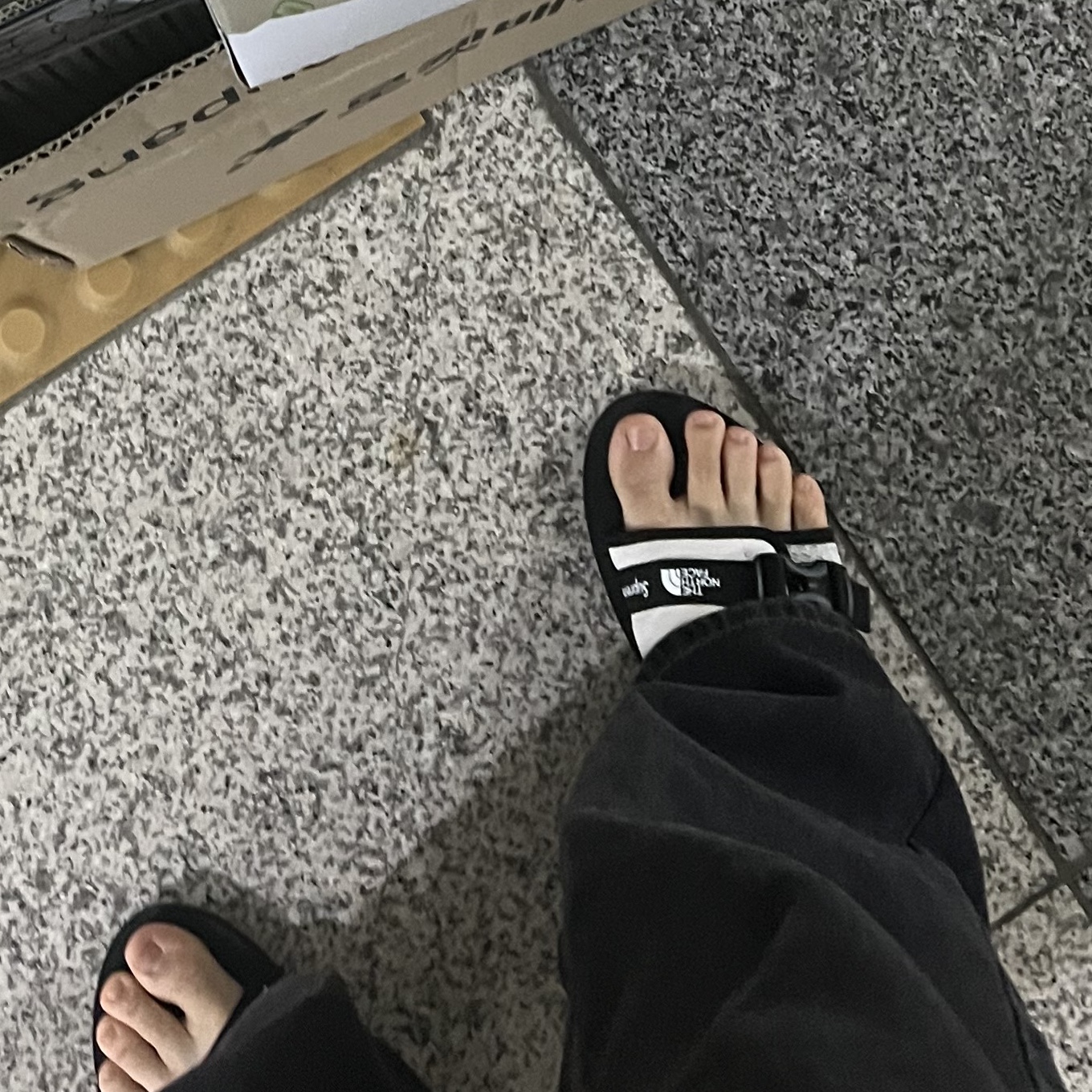 Supreme x The North Face Trekking Sandal Stone - 22SS, Supreme x The North Face Trekking Sandal Dark Green - 22SS 착용 스타일 - 4
