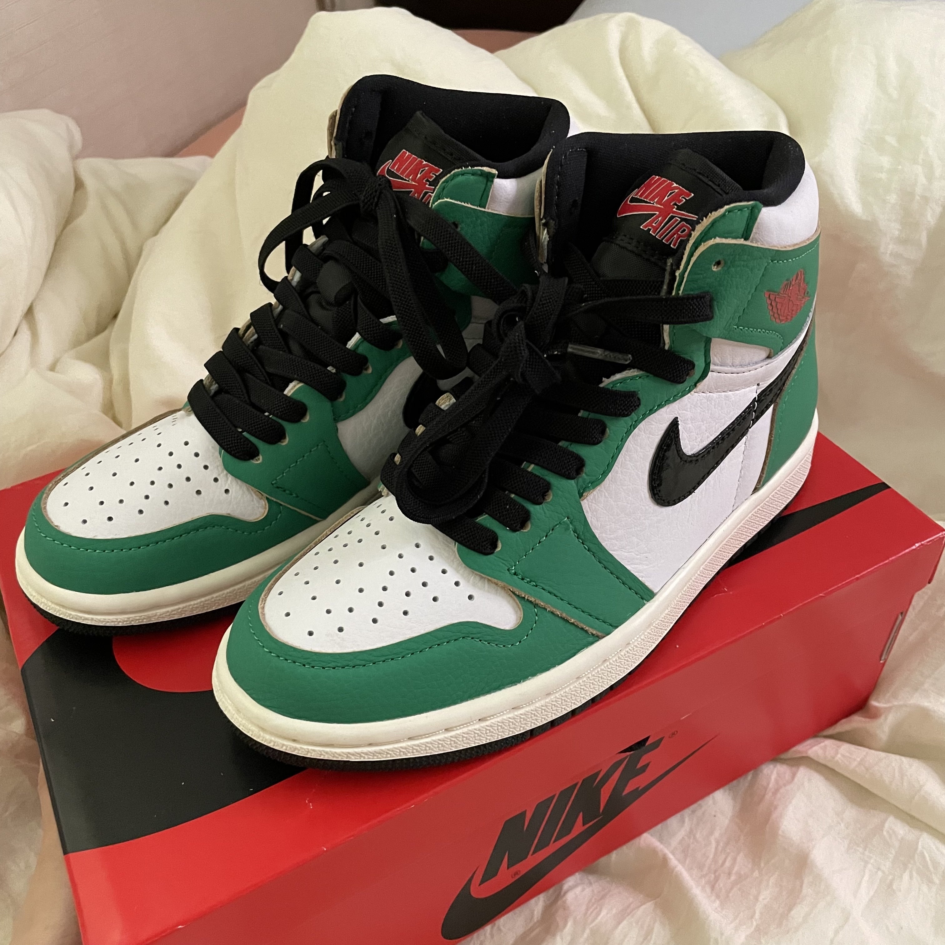 (W) Jordan 1 Retro High OG Lucky Green 착용 스타일 - 3