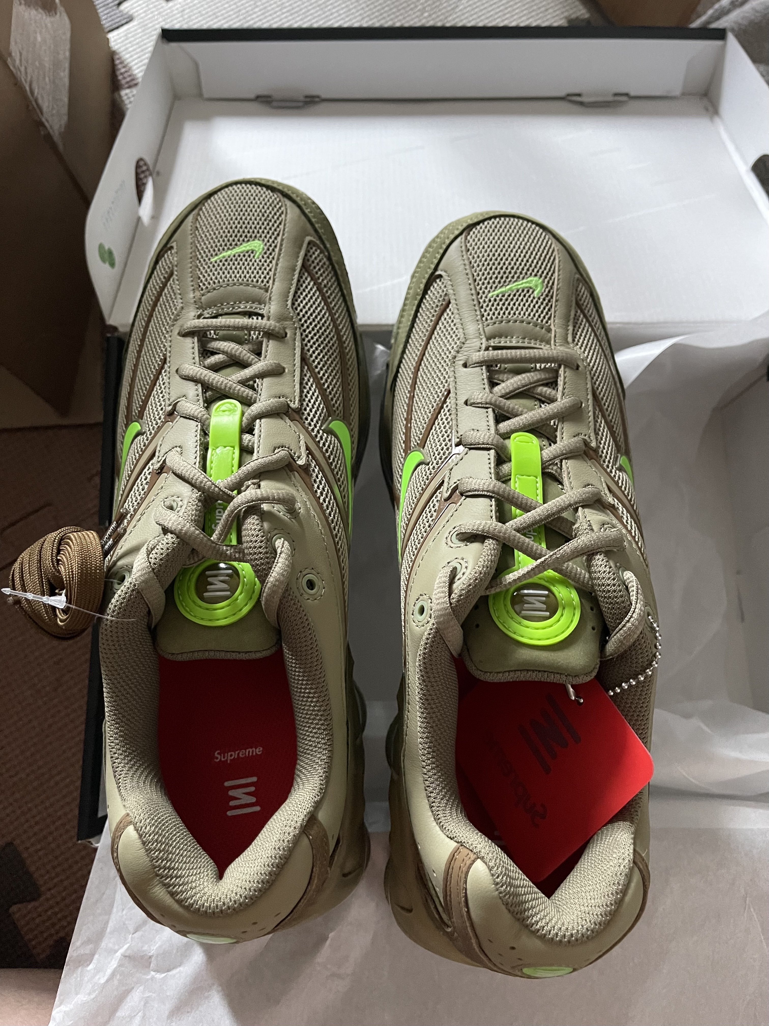 Nike x Supreme Shox Ride 2 SP Neutral Olive 착용 스타일 - 1