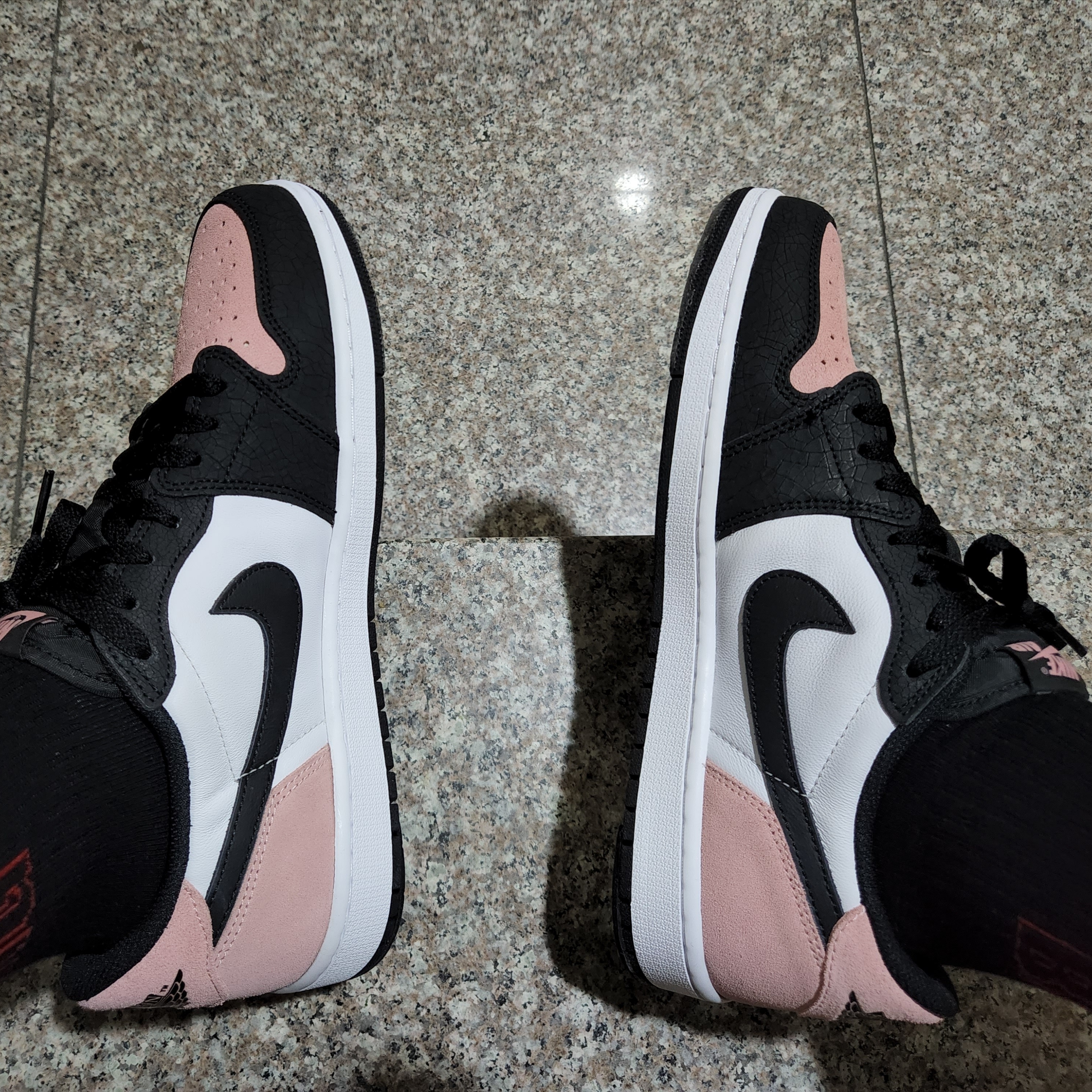 Jordan 1 Retro Low OG Bleached Coral 착용 스타일 - 3
