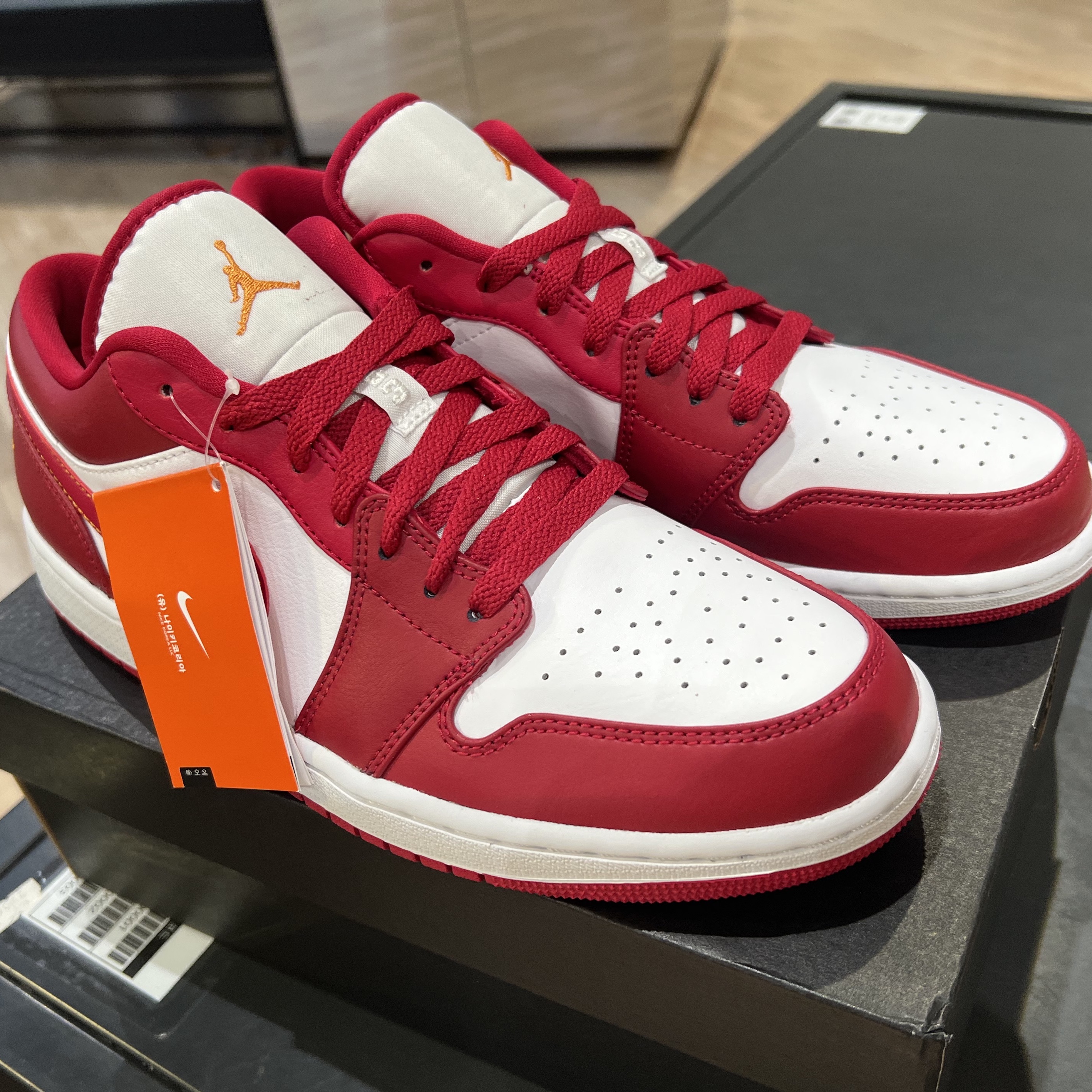 Jordan 1 Low Cardinal Red 착용 스타일