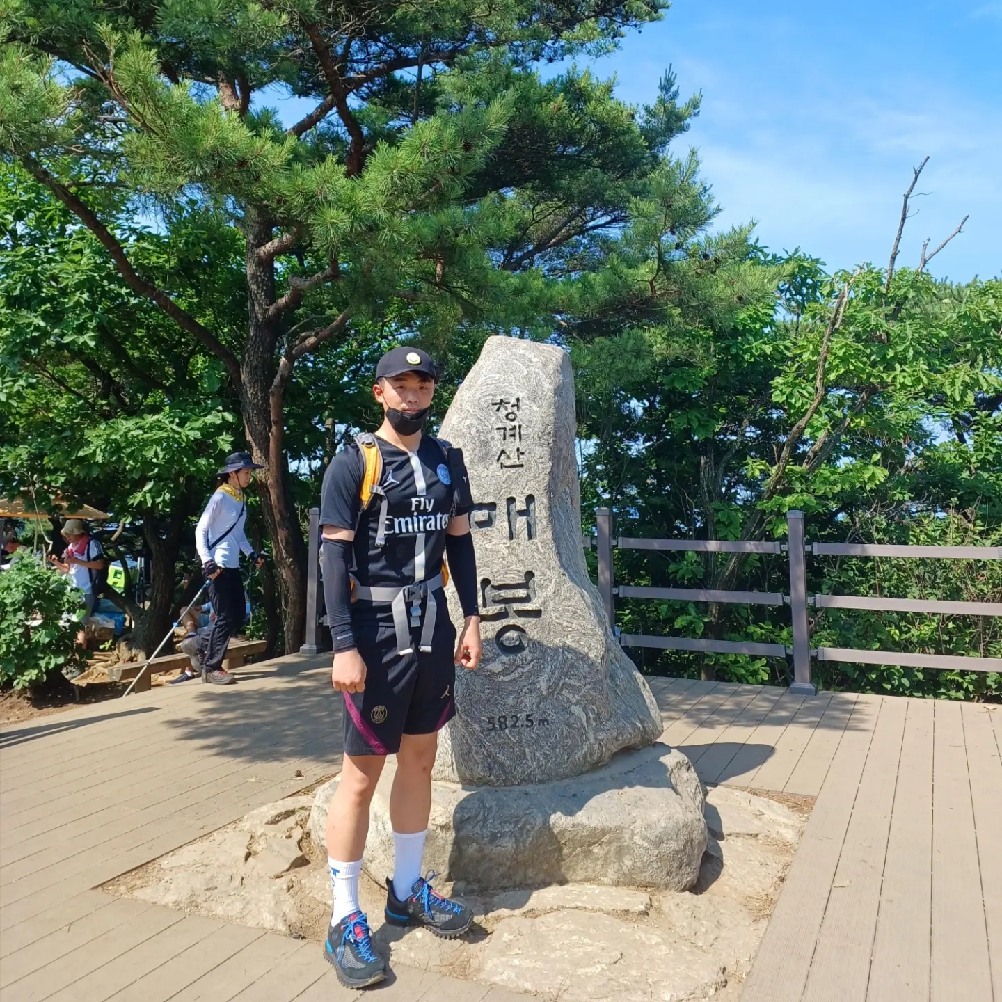 (W) Arc'teryx All Smiles Ball Cap Black 착용 스타일 - 1