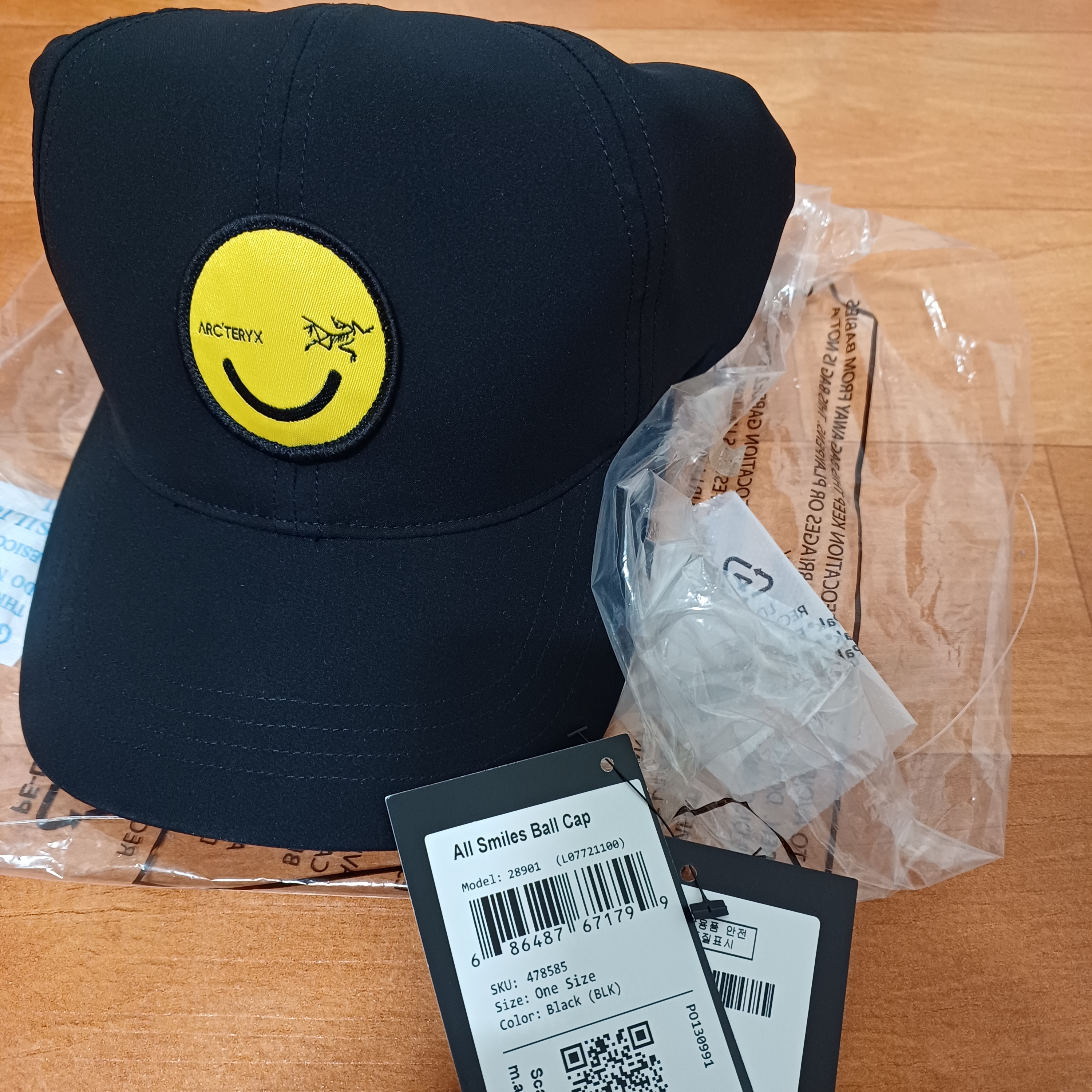 (W) Arc'teryx All Smiles Ball Cap Black 착용 스타일 - 2