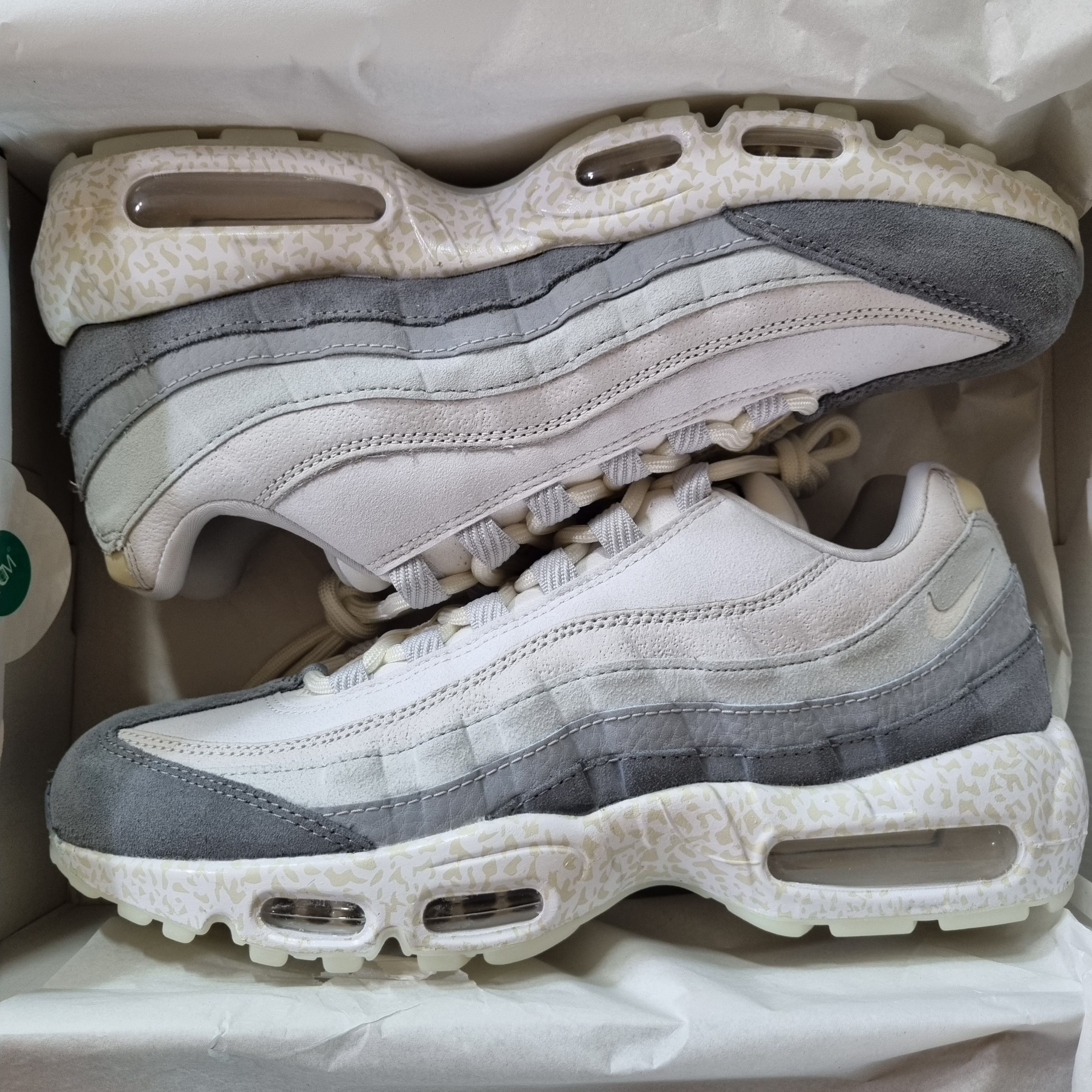 Nike Air Max 95 QS Light Bone 착용 스타일