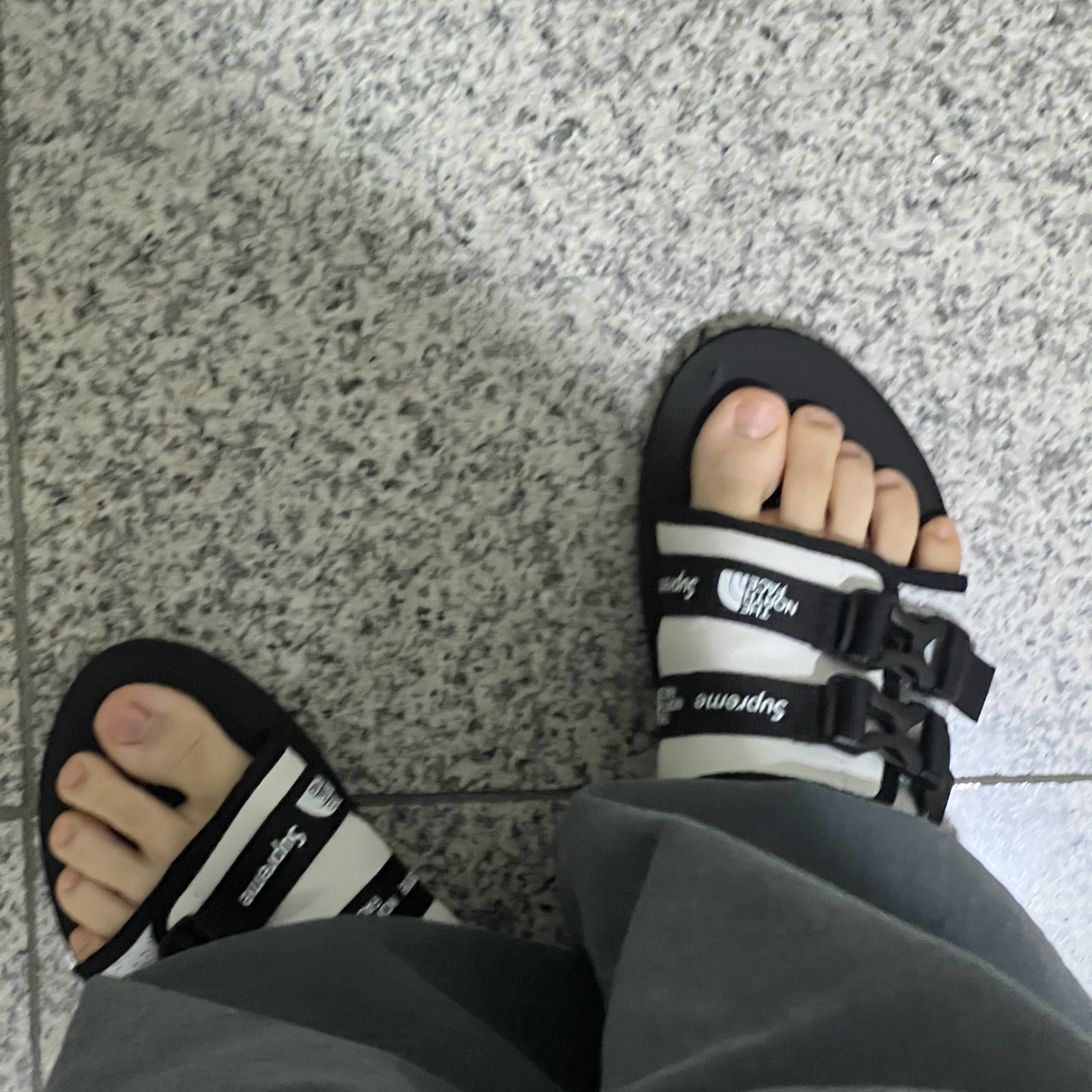 Supreme x The North Face Trekking Sandal Stone - 22SS, Supreme x The North Face Trekking Sandal Dark Green - 22SS 착용 스타일 - 3