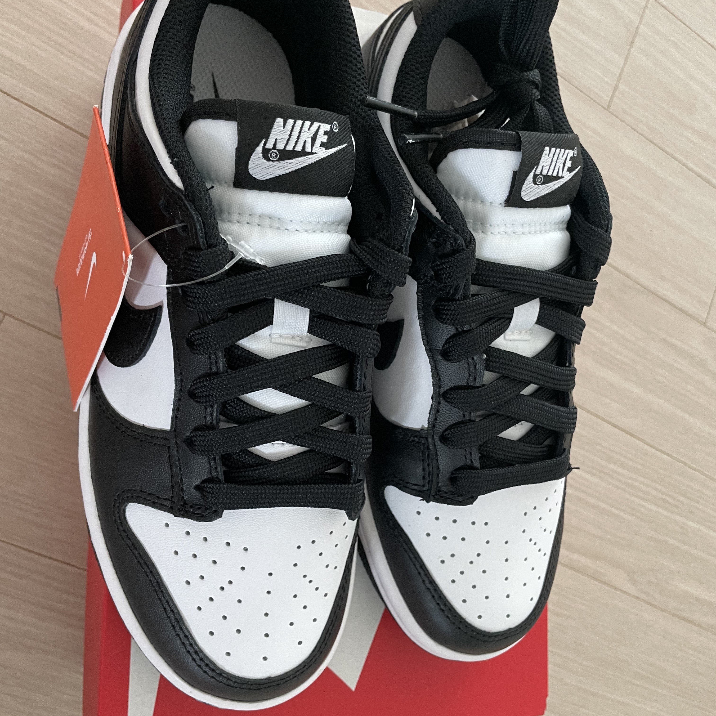 (W) Nike Dunk Low Black 착용 스타일 - 2