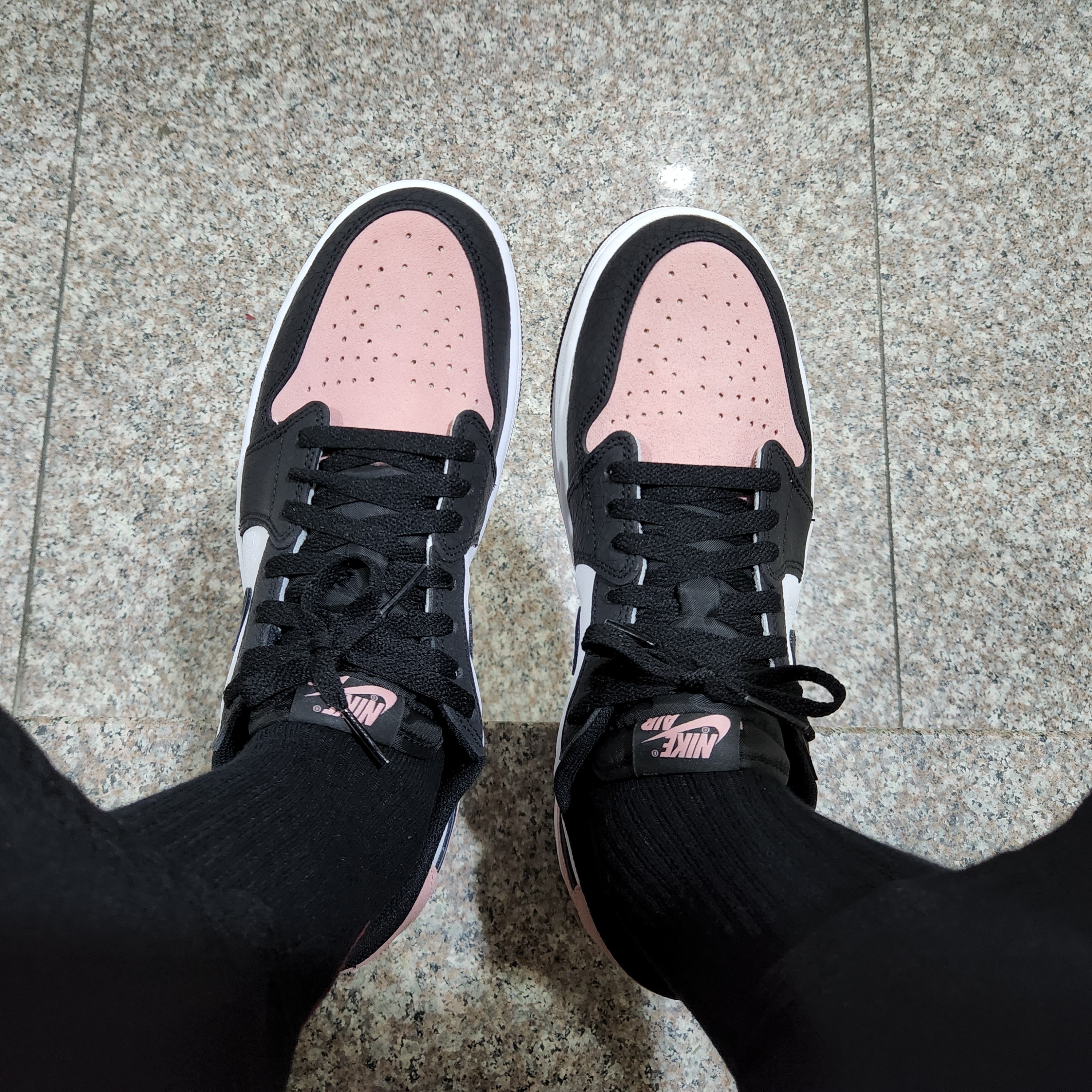 Jordan 1 Retro Low OG Bleached Coral 착용 스타일 - 2