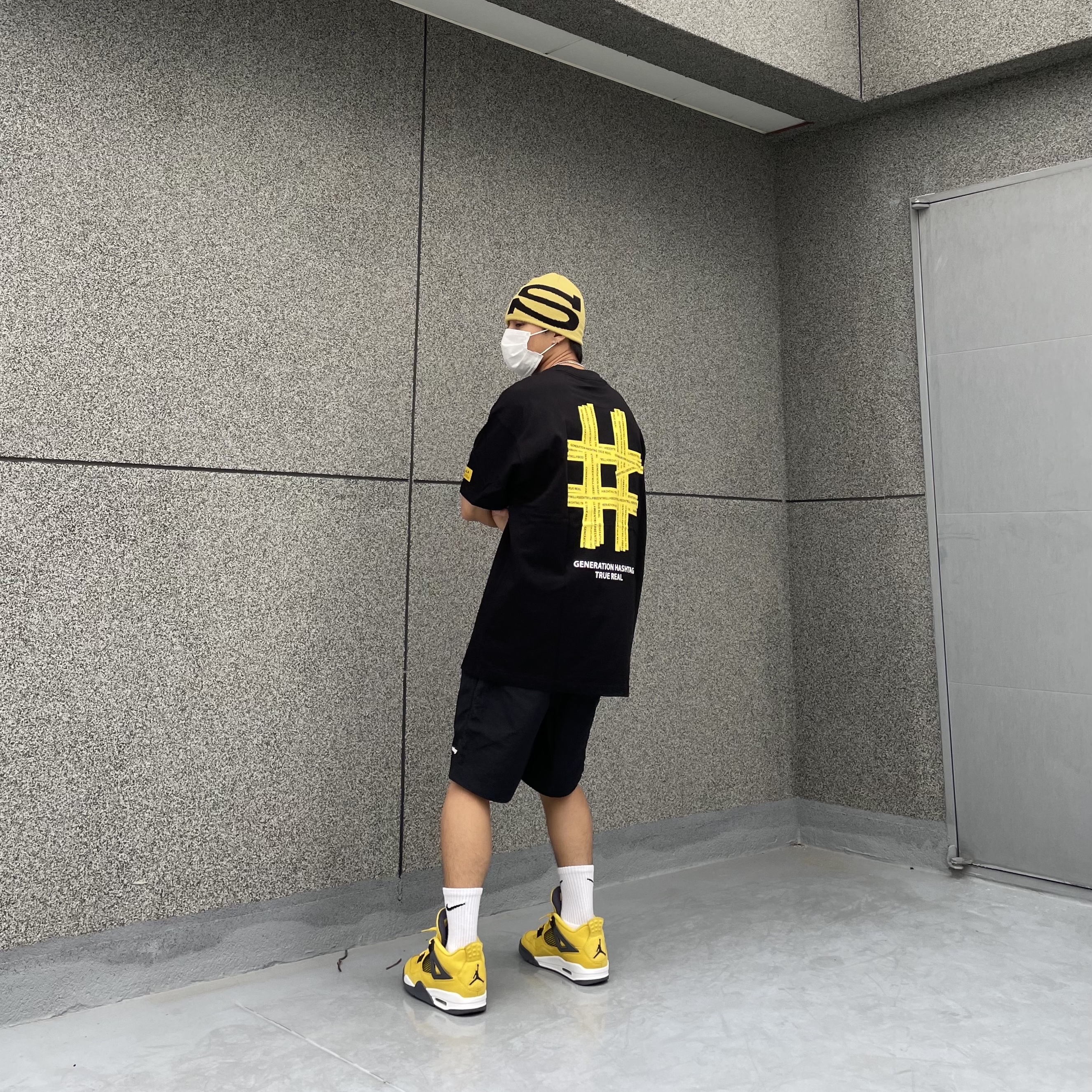 Jordan 4 Retro Tour Yellow 착용 스타일
