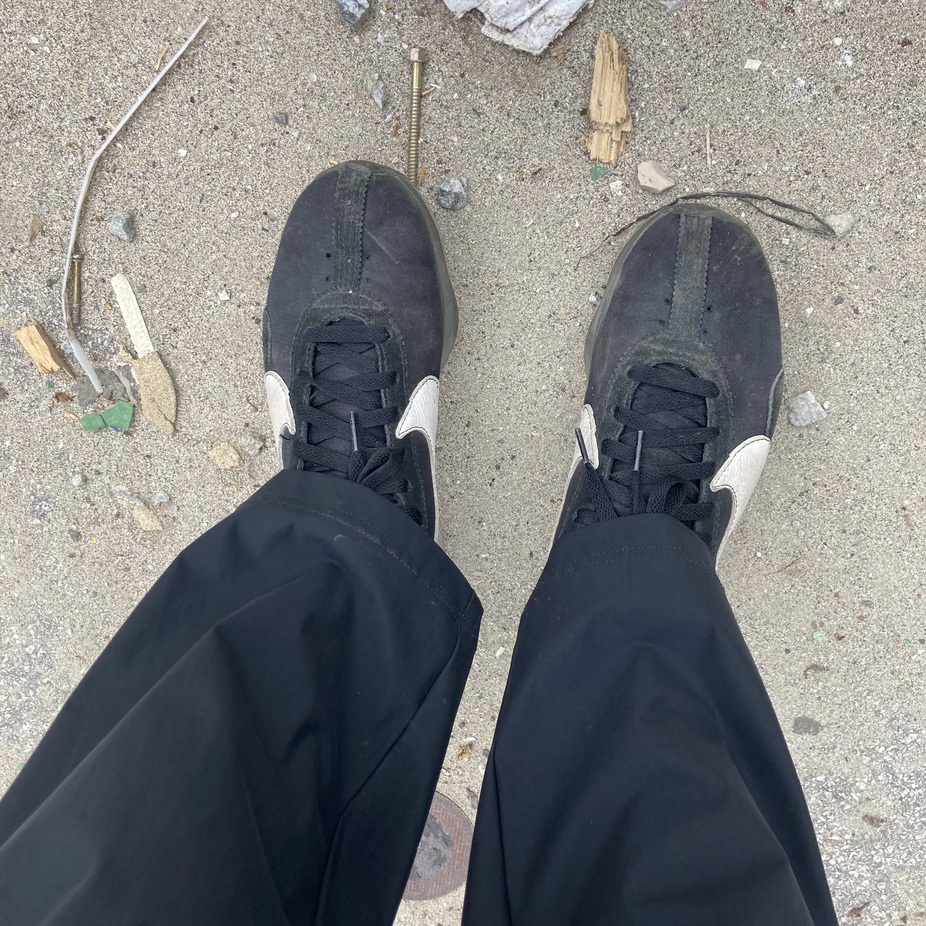 Nike Moon Racer Black Wolf Grey 착용 스타일 - 1