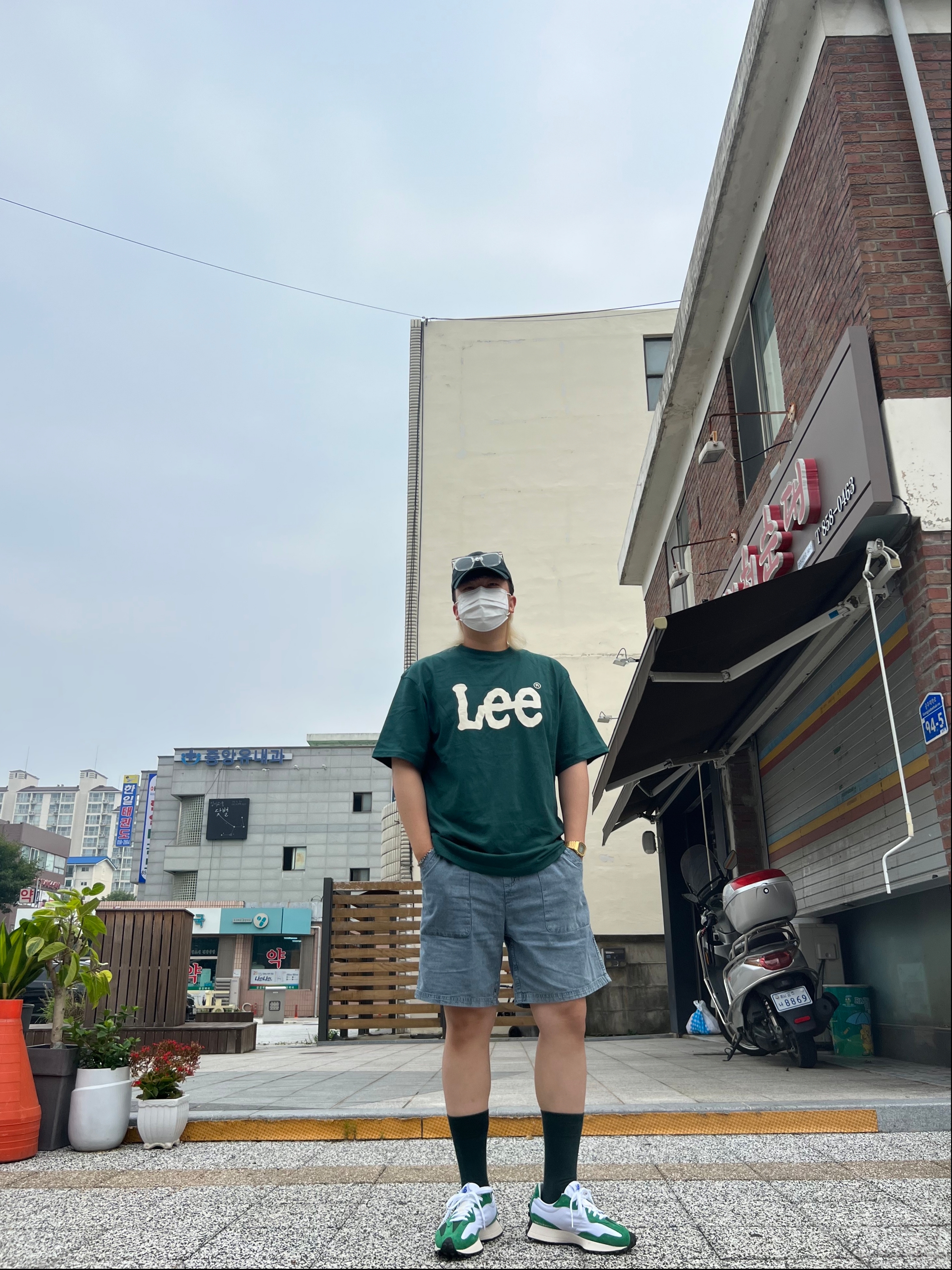 New Balance 327 Varsity Green 착용 스타일 - 1