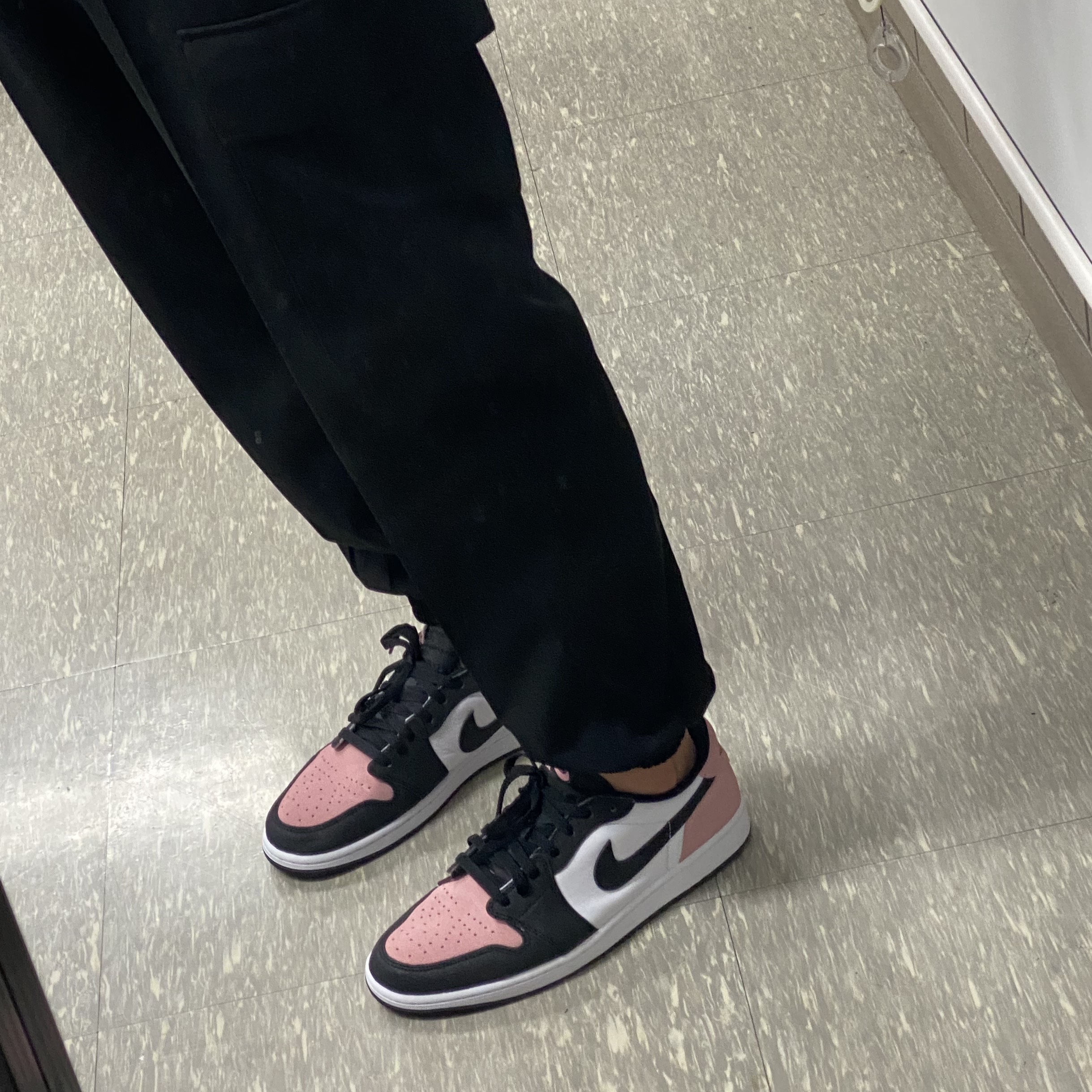 Jordan 1 Retro Low OG Bleached Coral 착용 스타일