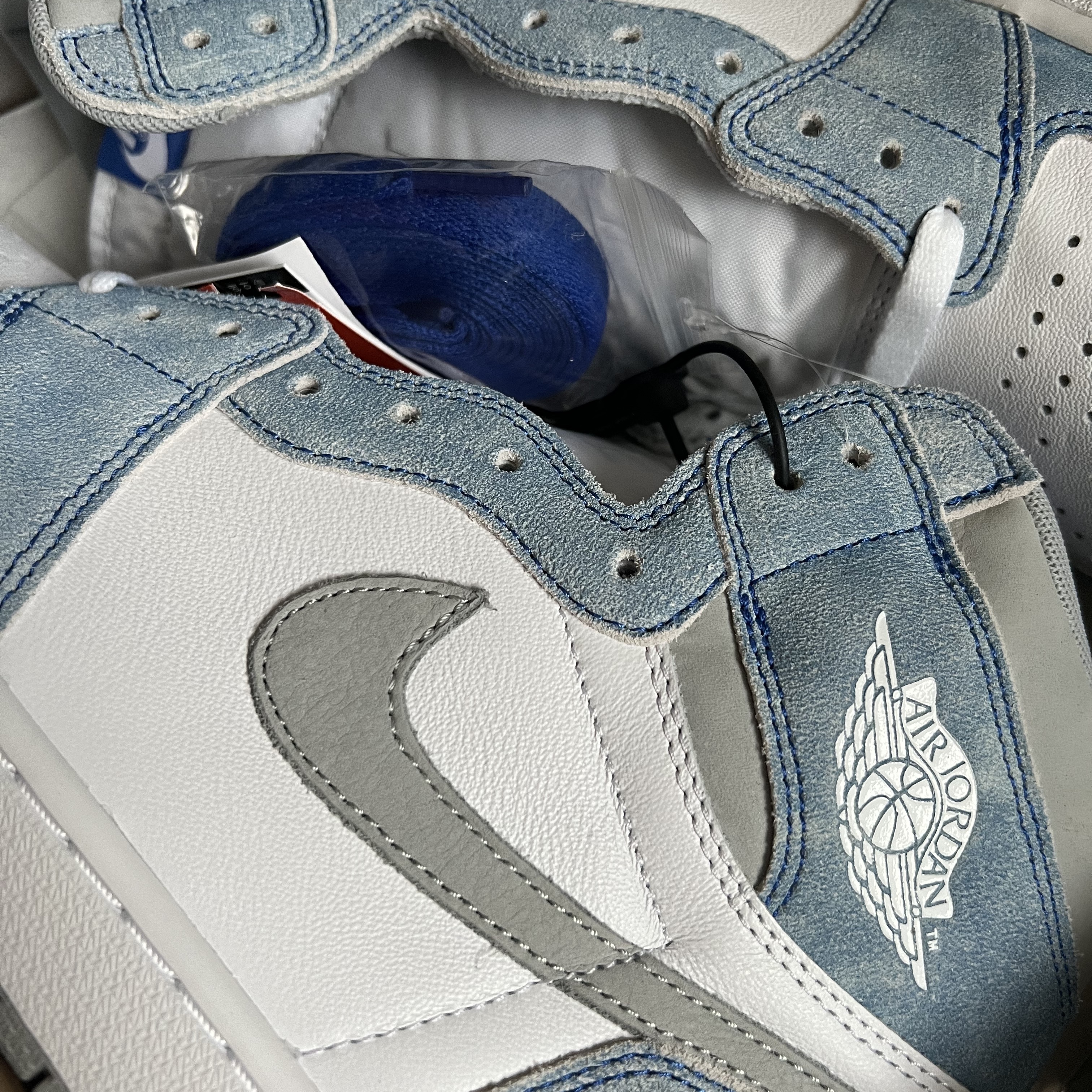 Jordan 1 Retro High OG Hyper Royal 착용 스타일